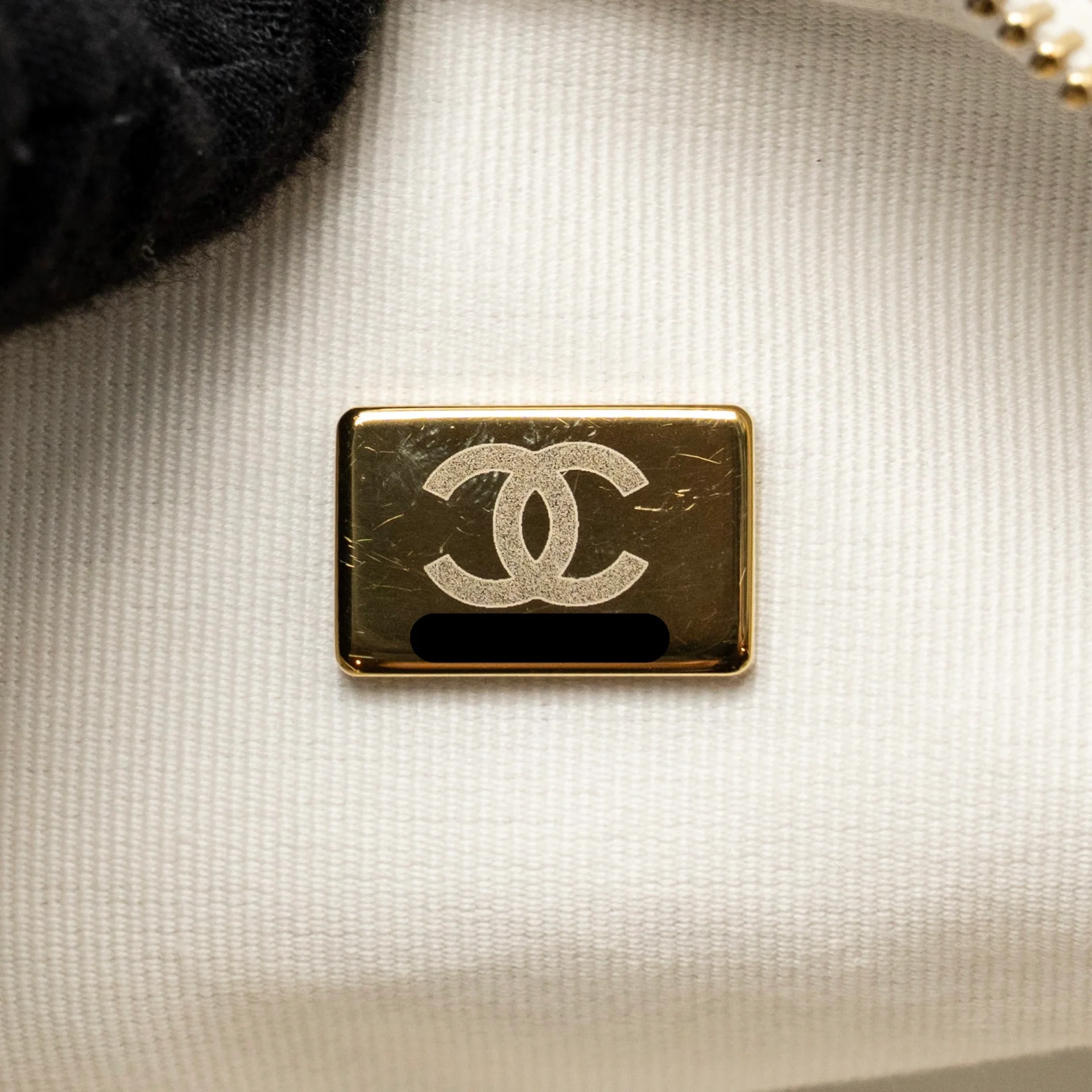 Chanel CC Daily Hobo Bag Calfskin White GHW (Microchip) - Image 16
