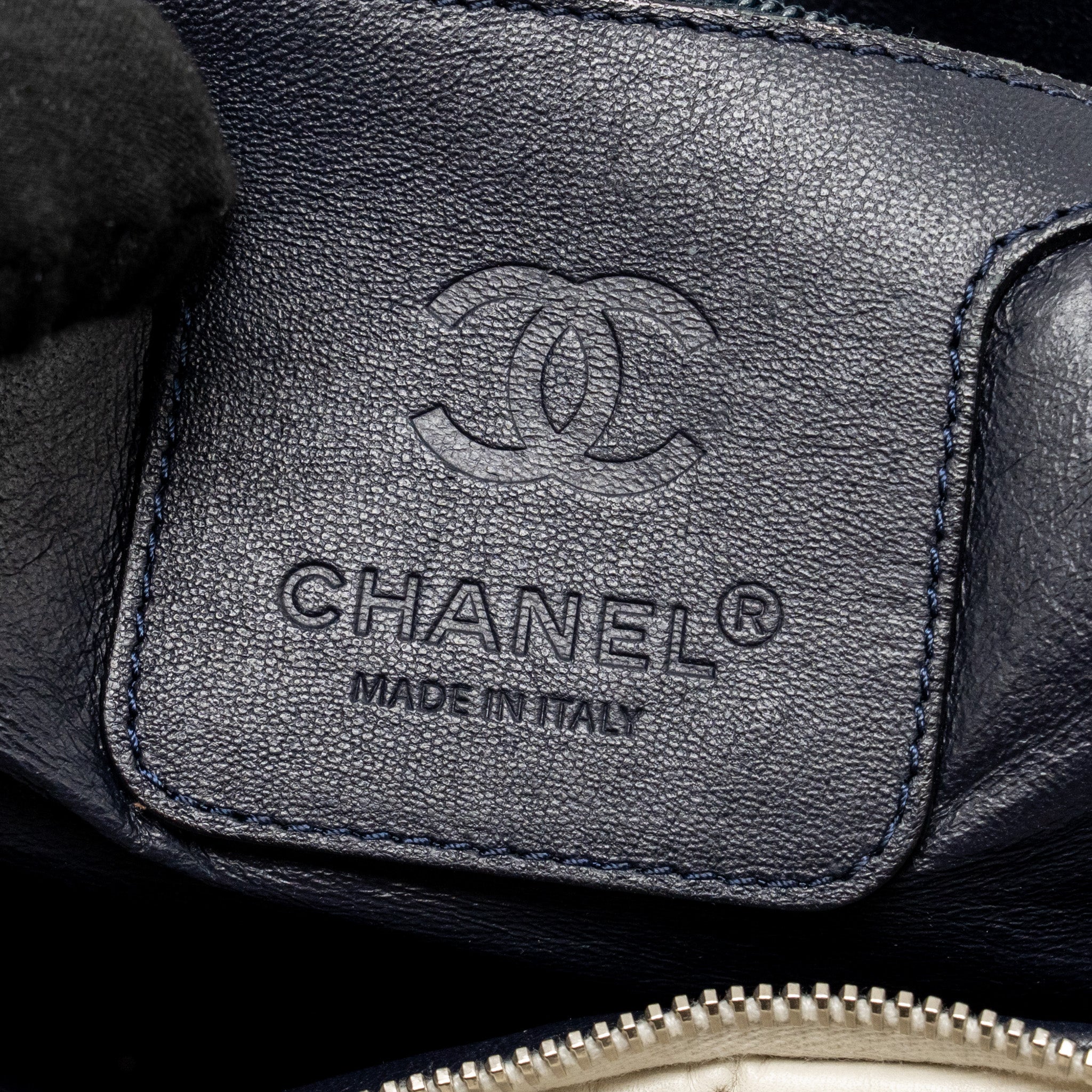 Chanel cocoon travel tote bag calfskin white SHW - Image 17