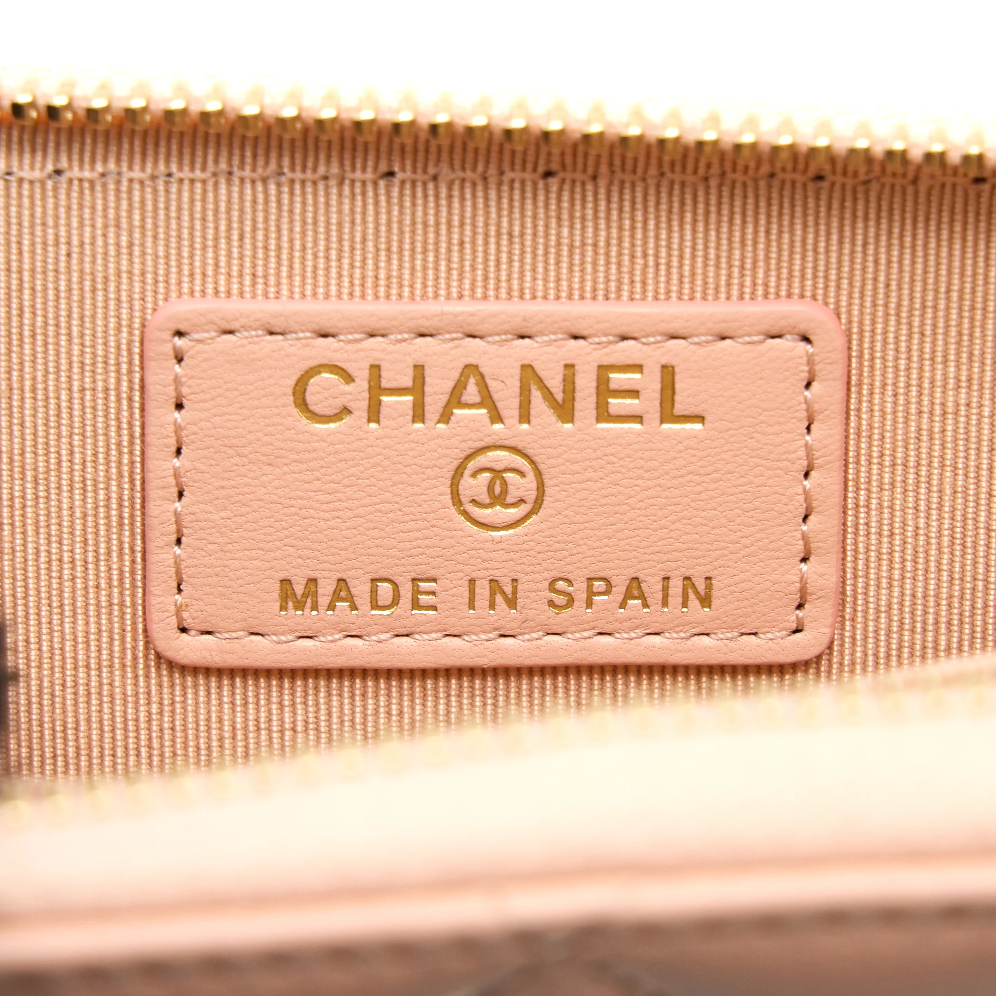 Chanel Zip Card Holder Lambskin Light Pink LGHW - Image 10