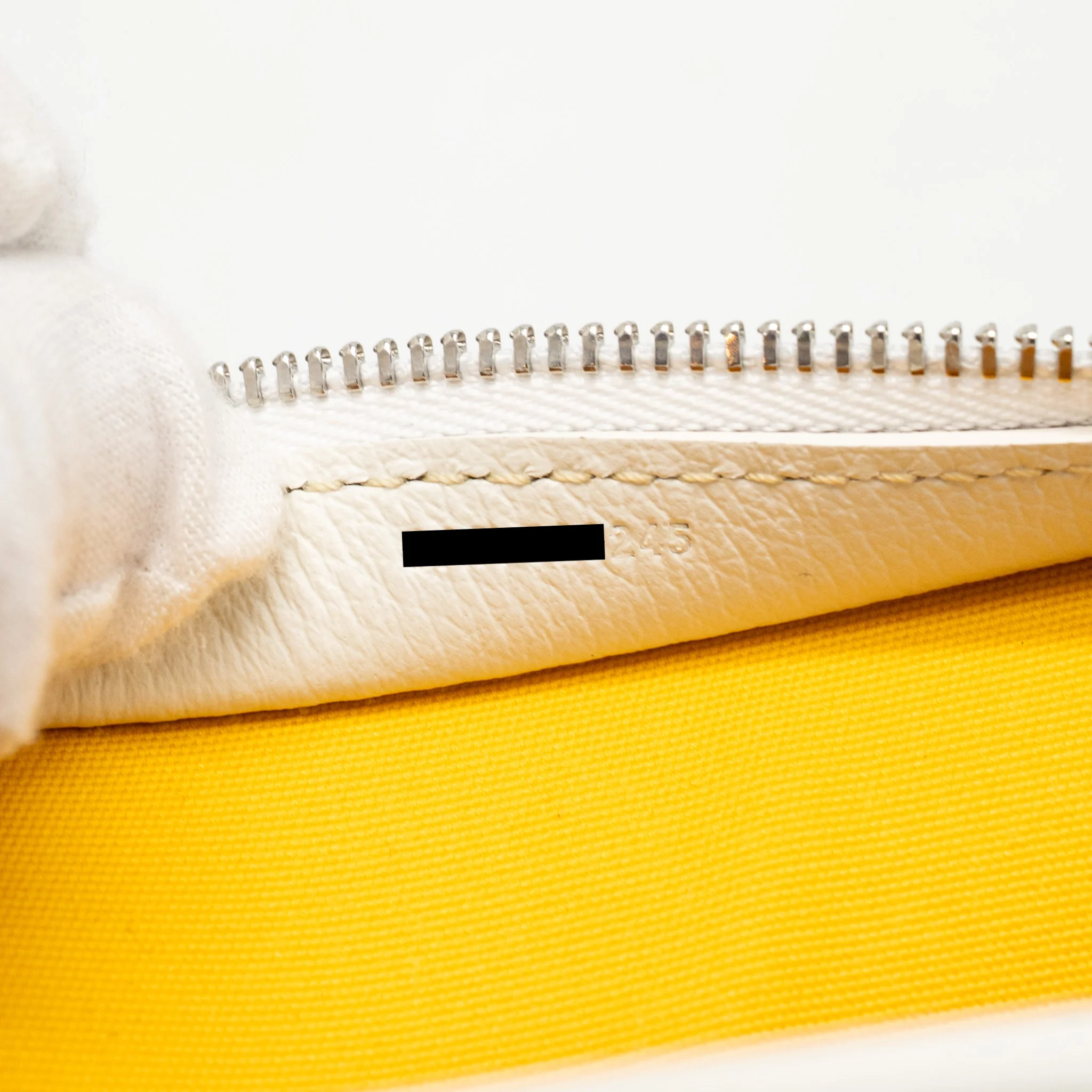Goyard Jouvence MM Toiletry Bag Goyardine Canvas White SHW - Image 15