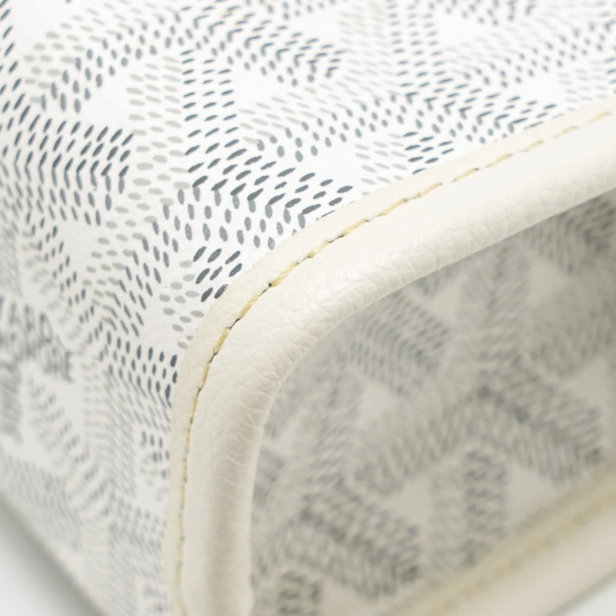 Goyard Jouvence MM Toiletry Bag Goyardine Canvas White SHW - Image 8
