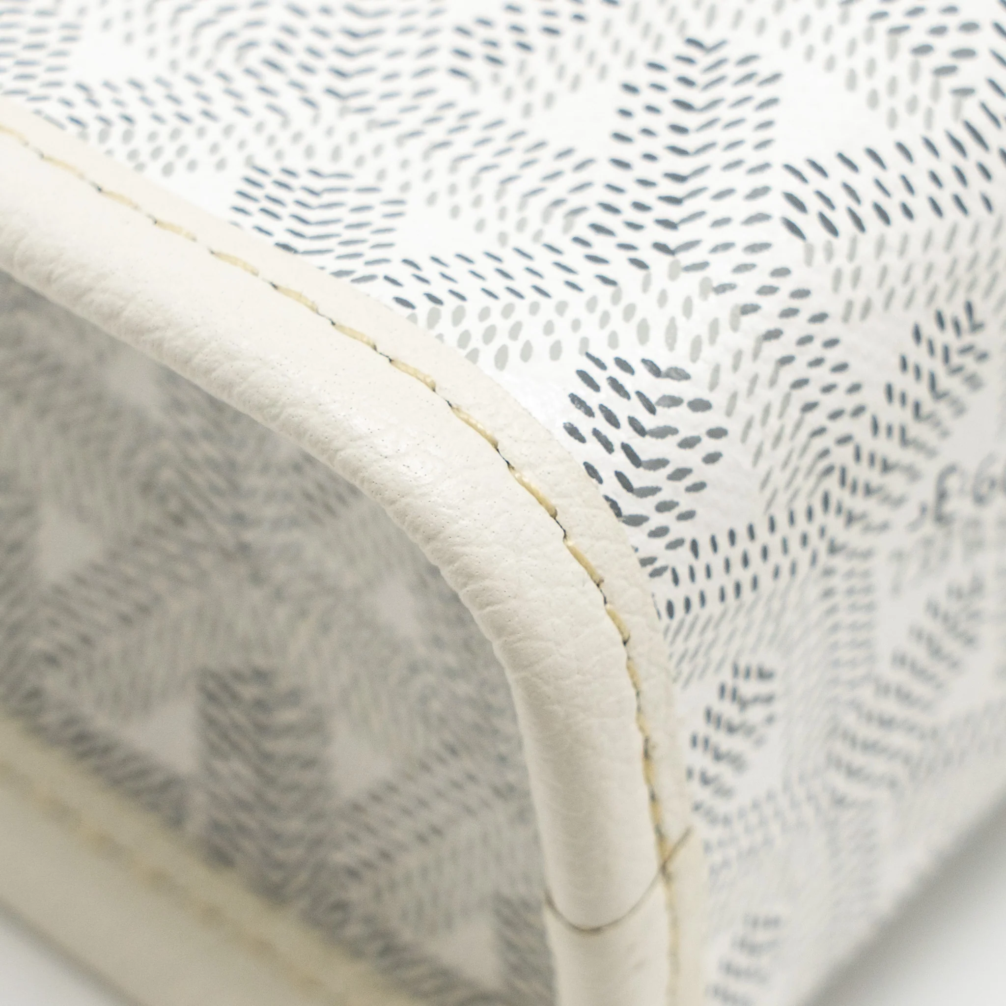 Goyard Jouvence MM Toiletry Bag Goyardine Canvas White SHW - Image 9