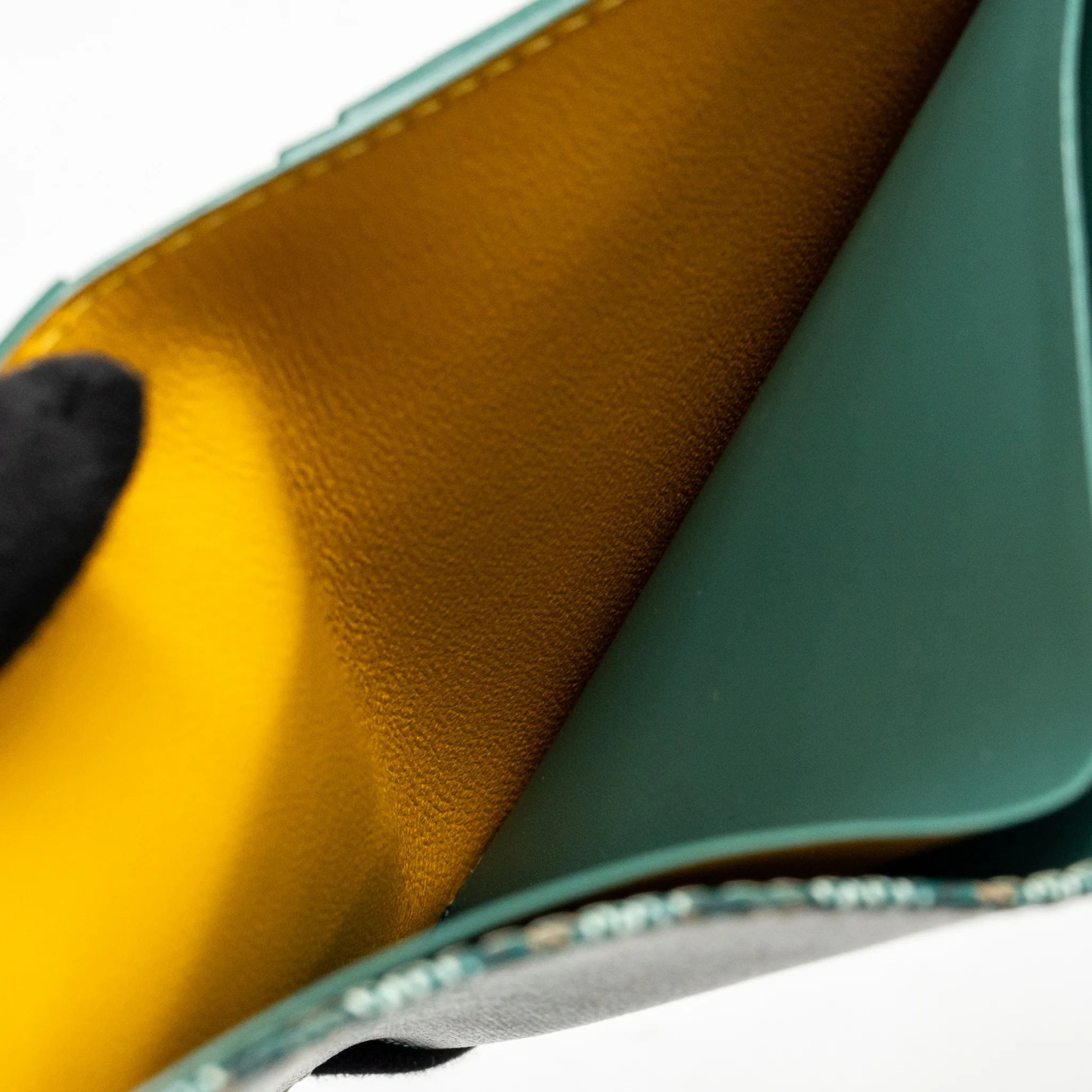 Goyard passport holder/compact wallet Goyardine canvas green - Image 10