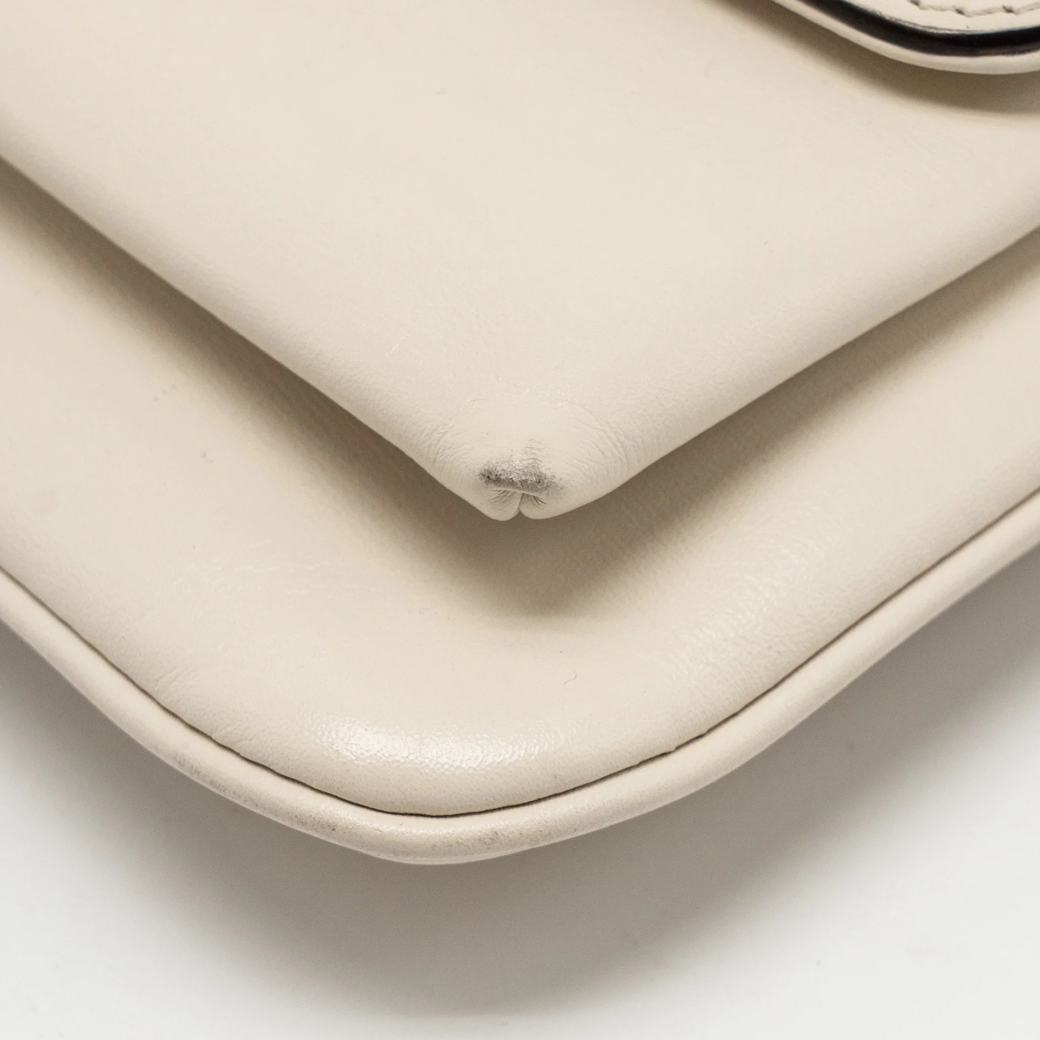 Gucci Small Arli Flap Bag Calfskin White GHW - Image 7