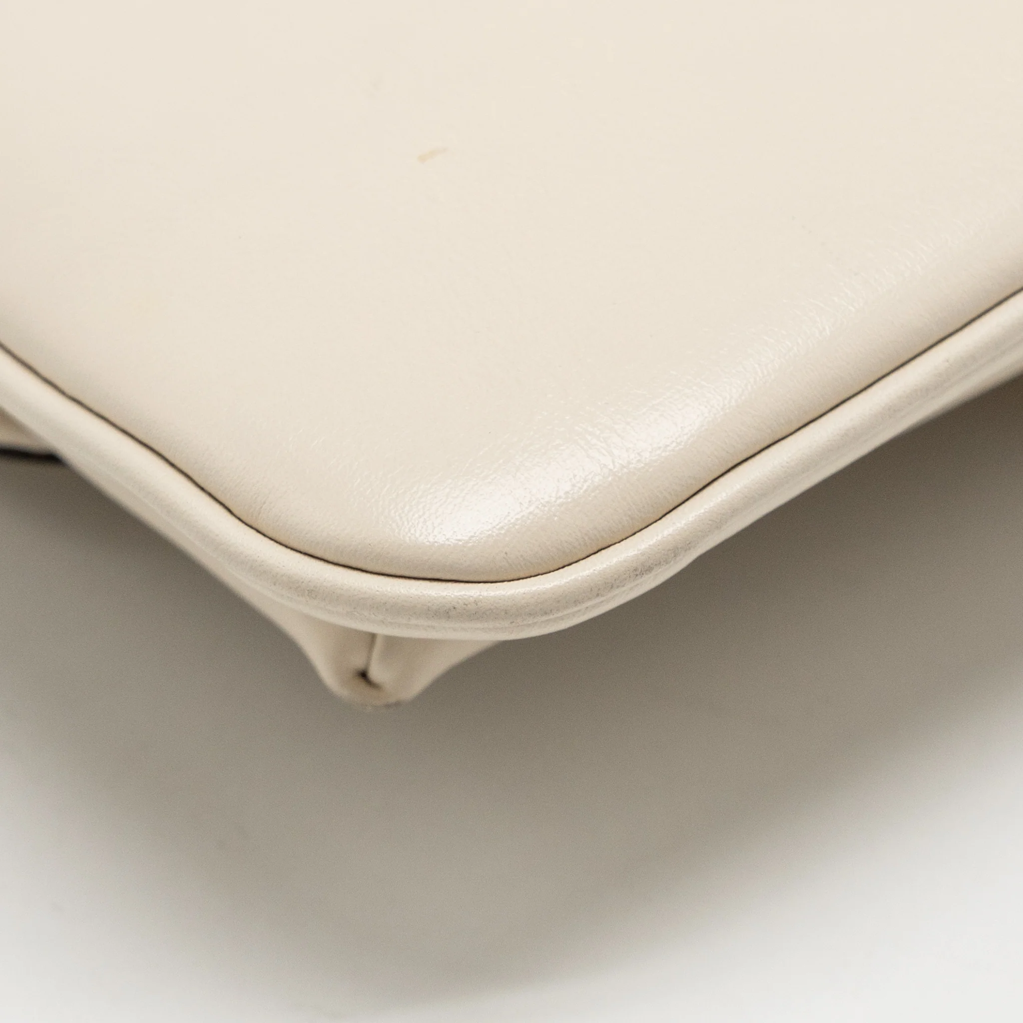 Gucci Small Arli Flap Bag Calfskin White GHW - Image 8
