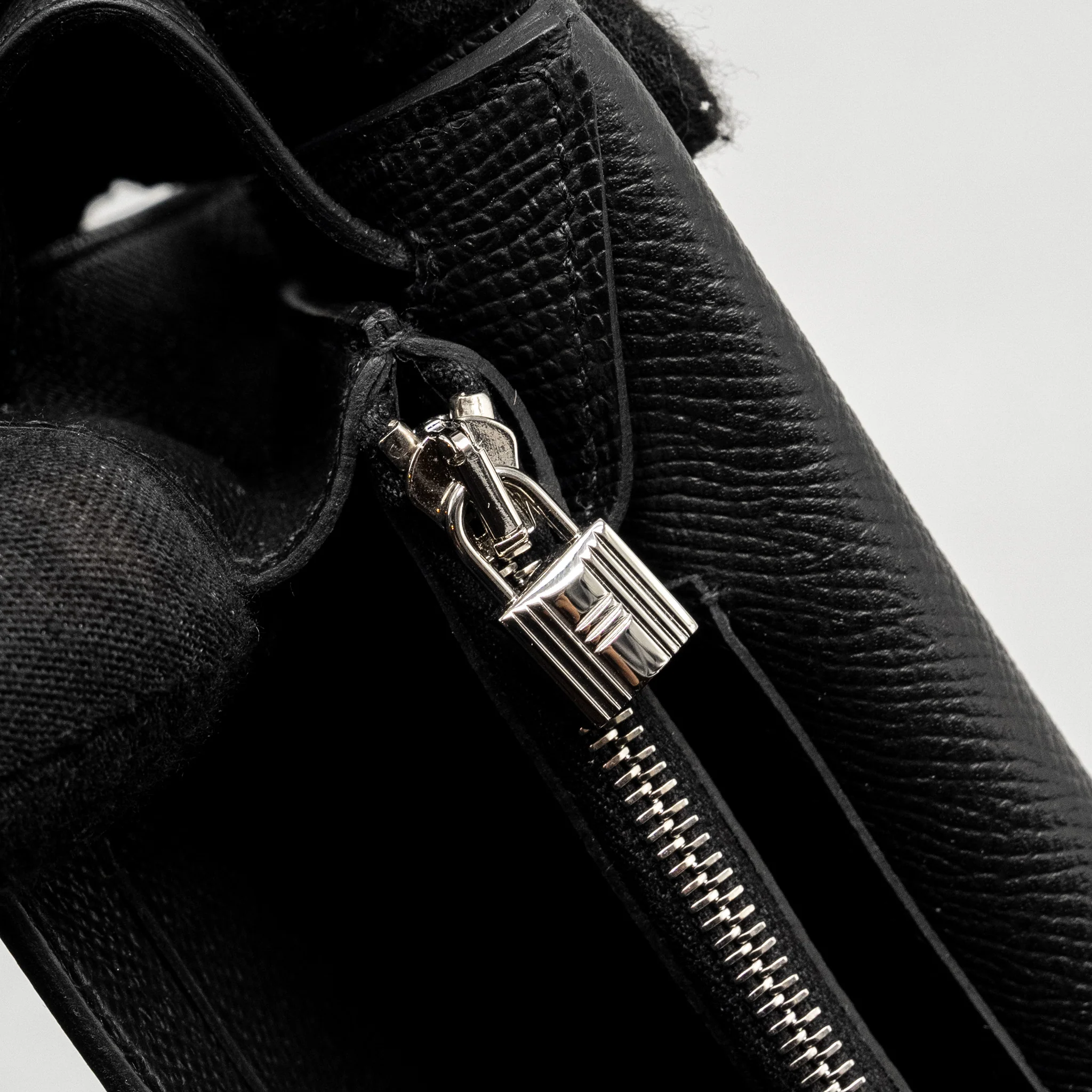 Hermes Classic Kelly To Go Epsom Black SHW Stamp W - Image 12