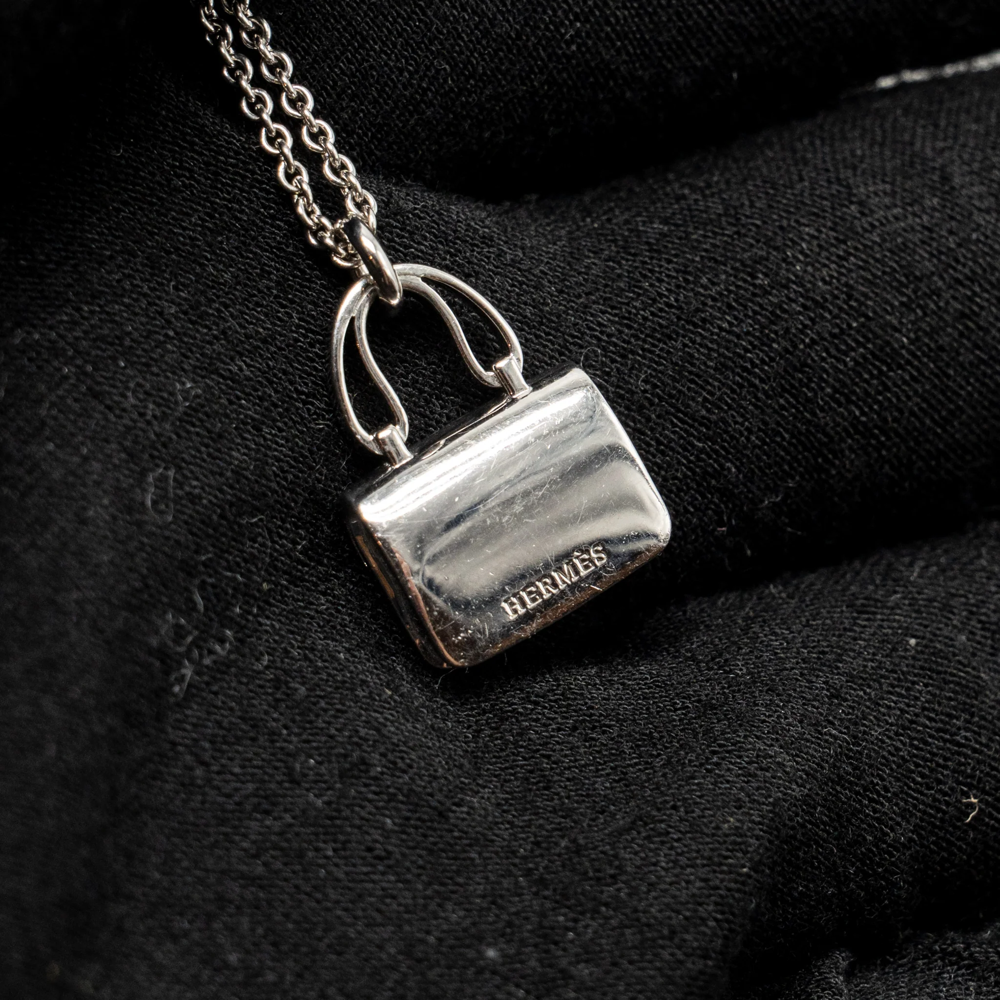 Hermes constance amulette pendant white gold diamonds - Image 4