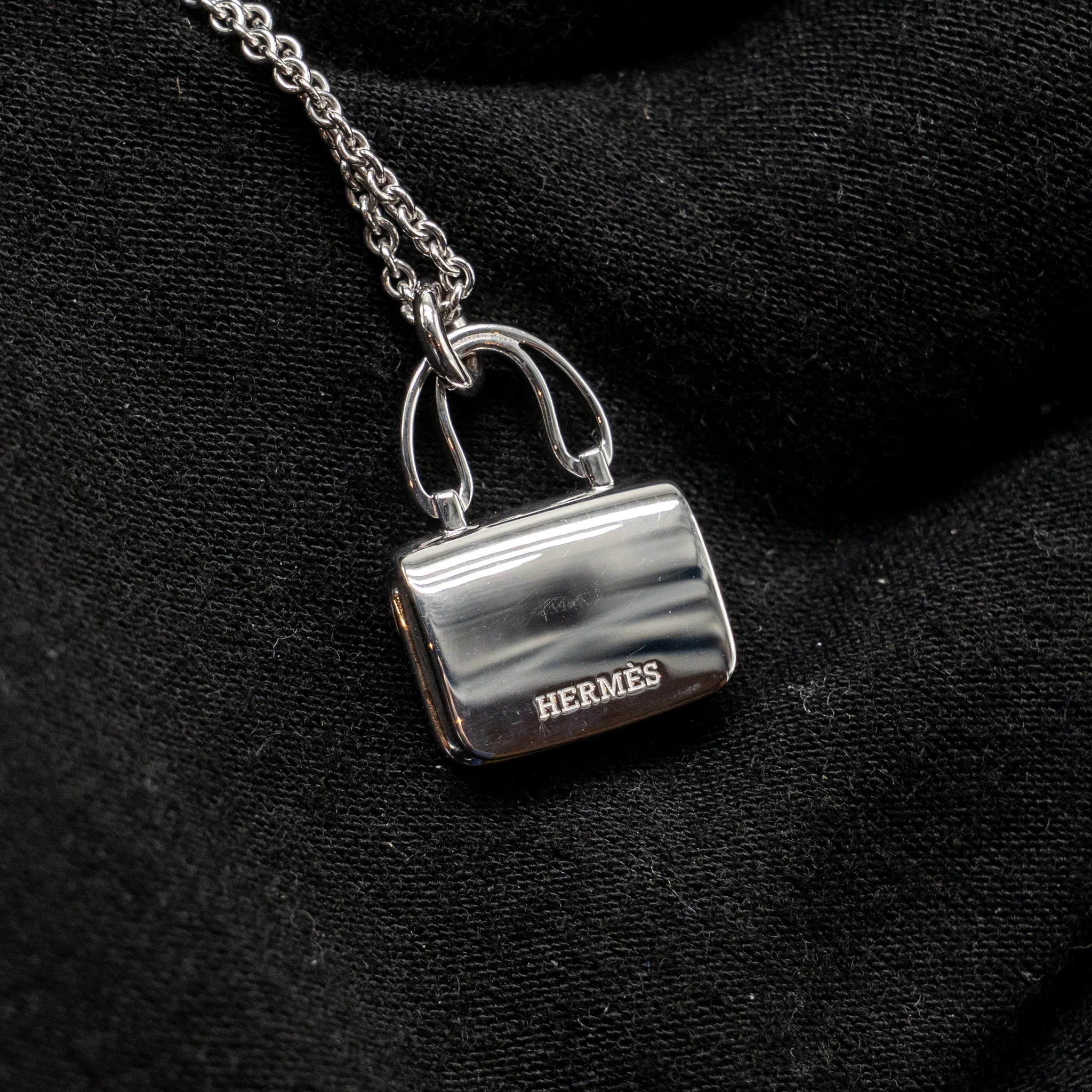Hermes constance amulette pendant white gold with diamonds - Image 5