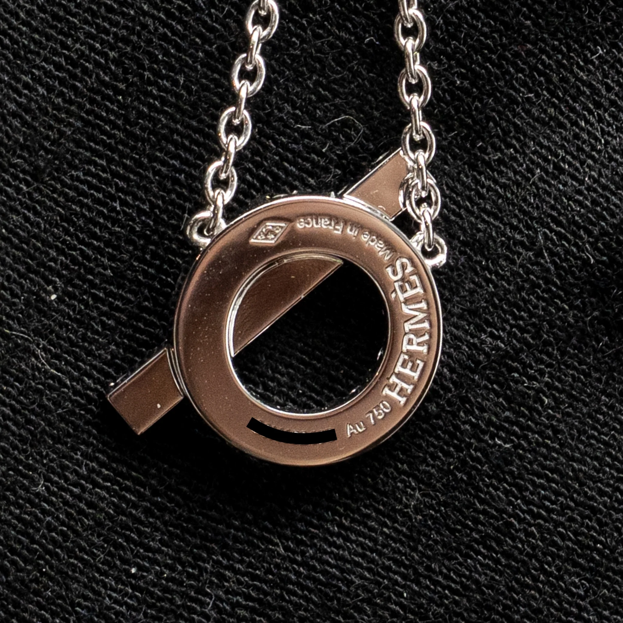 Hermes Finesse Pendant White Gold with Diamonds - Image 5