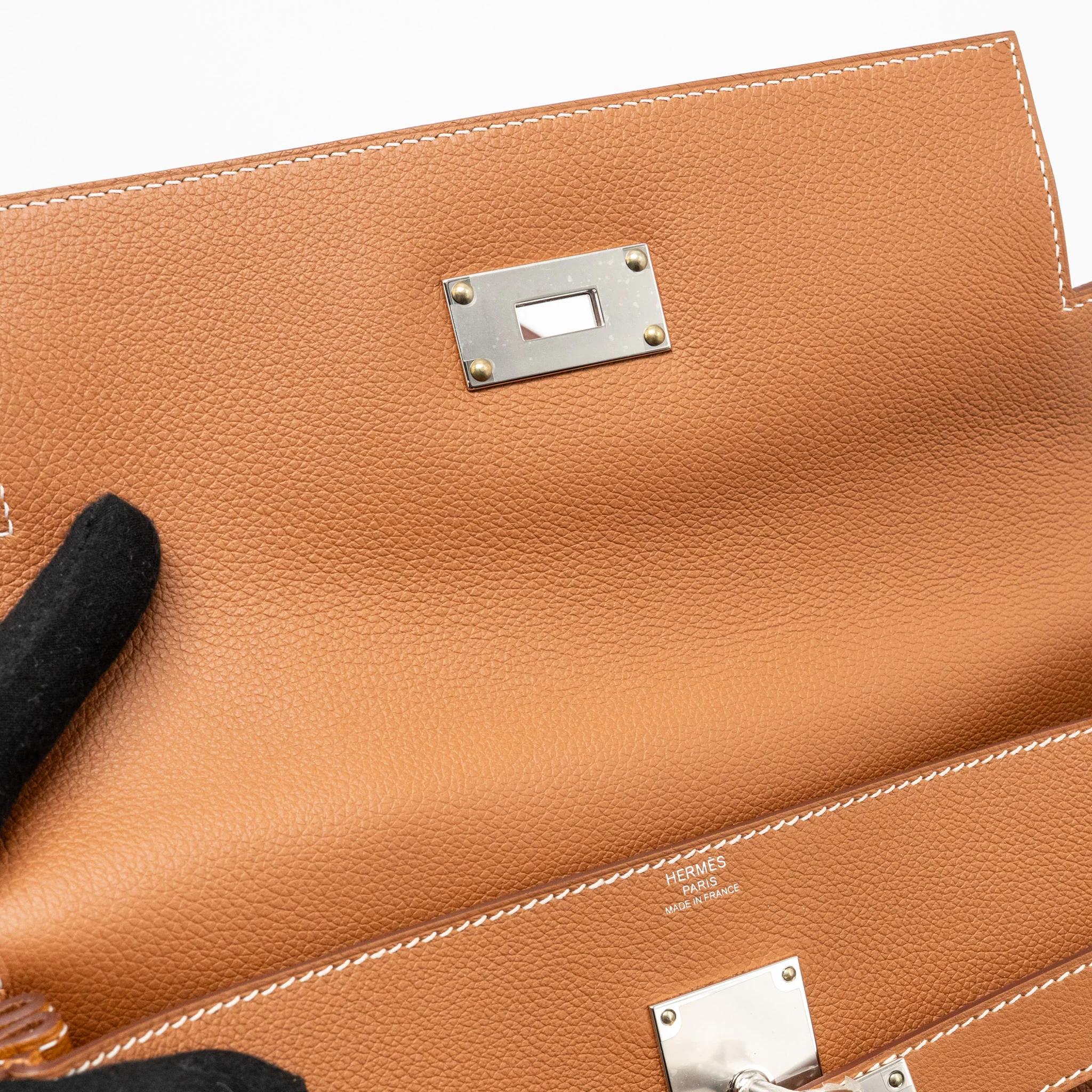 Hermes Kelly Messenger PM Bag Evercolor Gold SHW Stamp W - Image 14