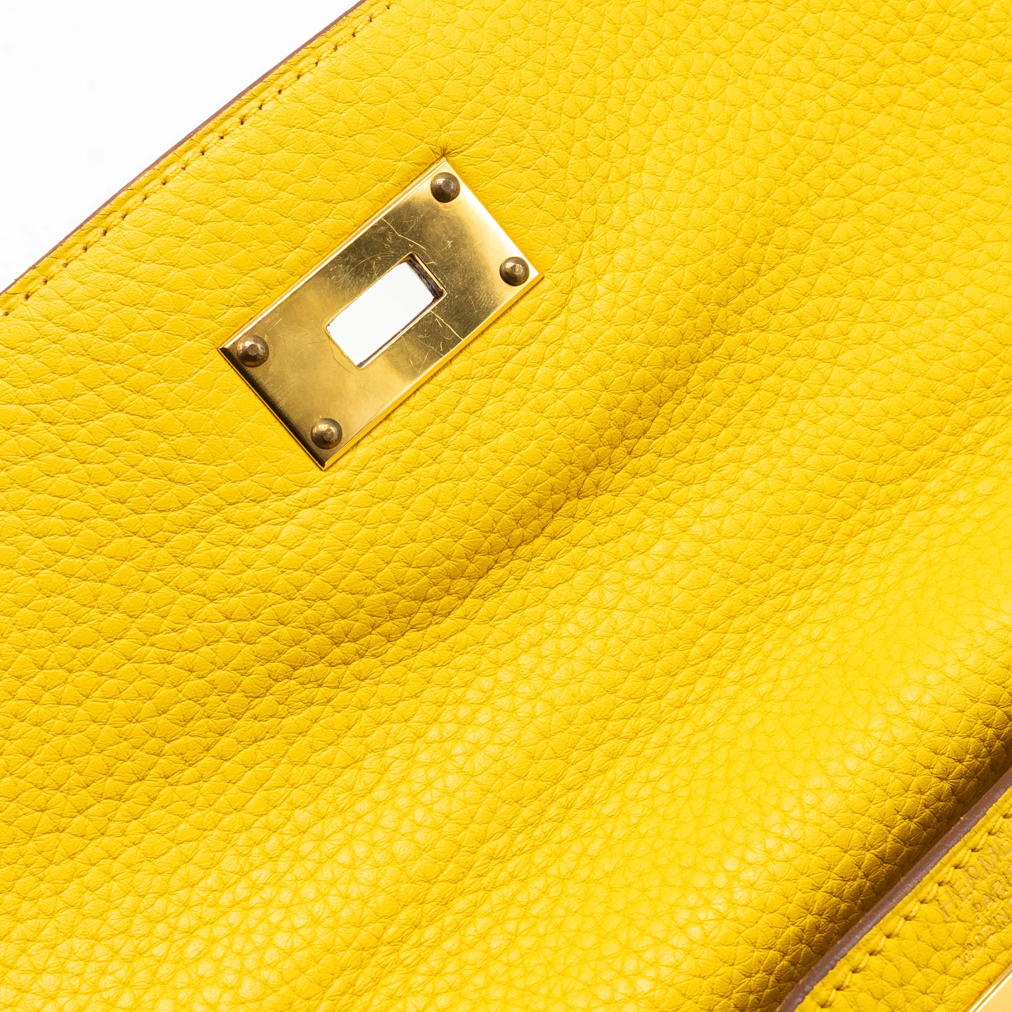 Hermes shoulder kelly clemence jaune amber GHW Stamp Square N - Image 11