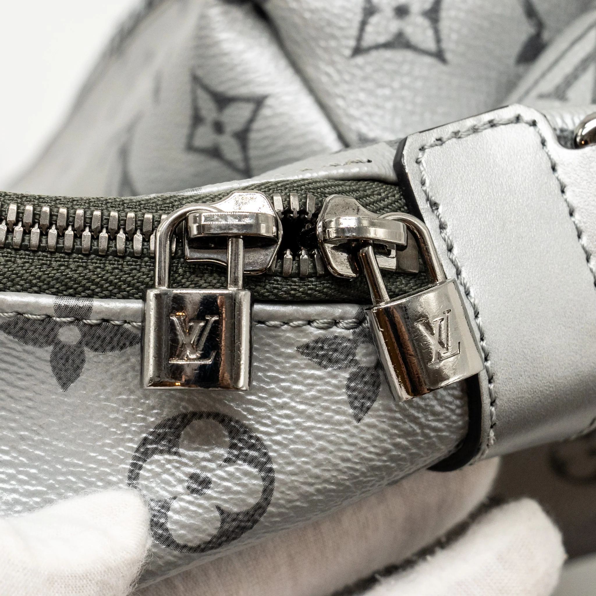 Louis Vuitton backpack Apollo monogram canvas silver / black SHW - Image 17