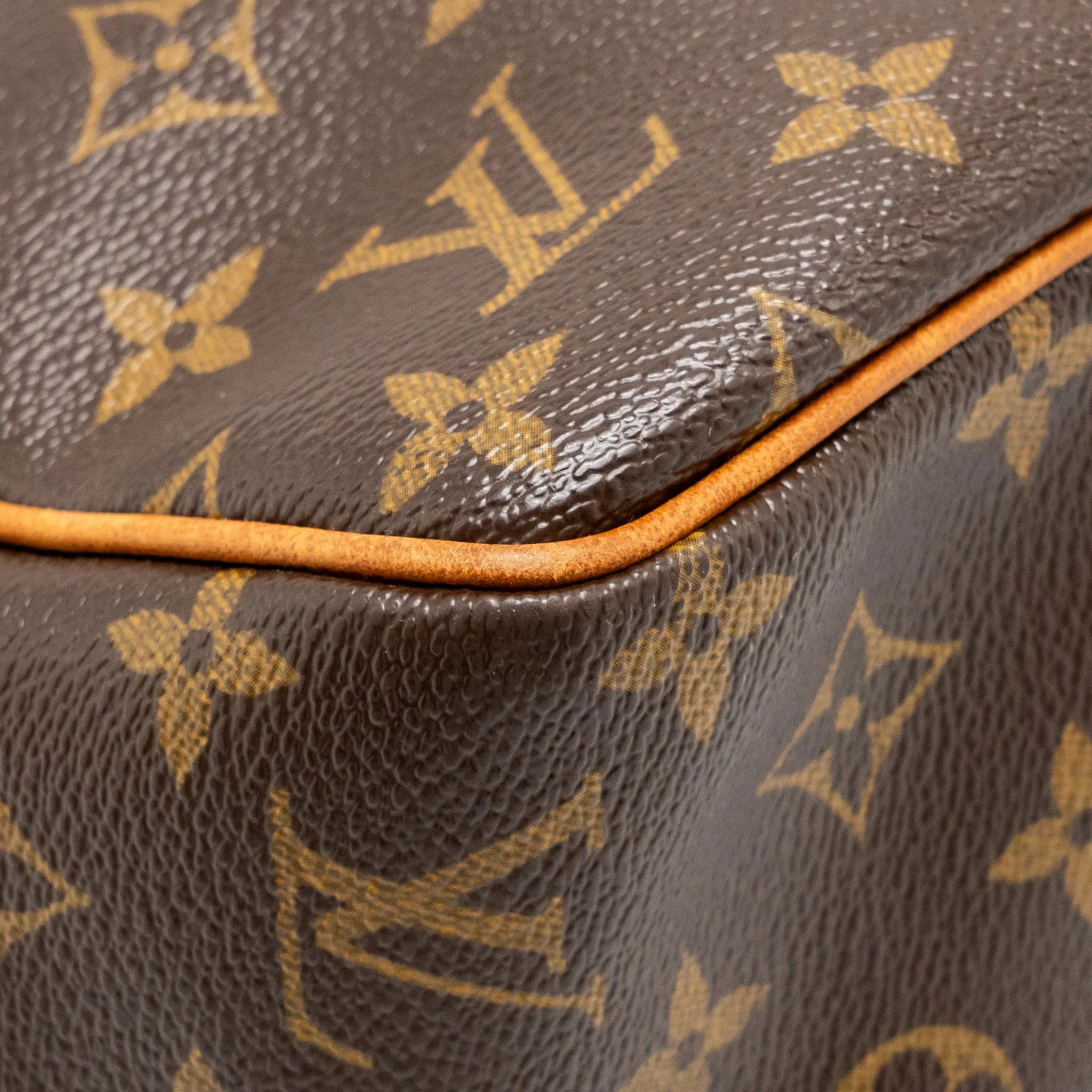 Louis Vuitton Batignolles Vertical Monogram Canvas GHW - Image 11
