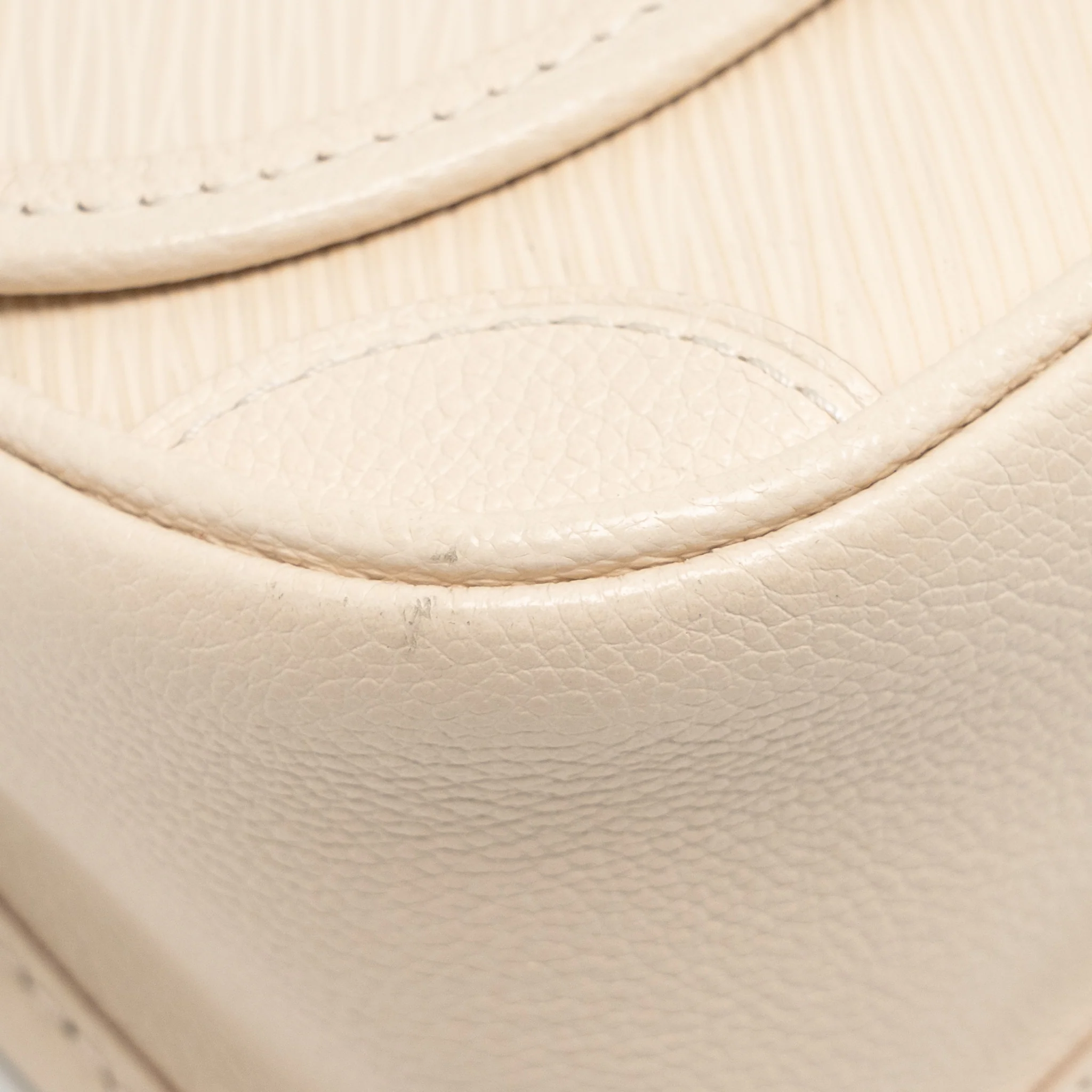 Louis Vuitton Buci Bag Epi Leather Quartz White SHW - Image 7