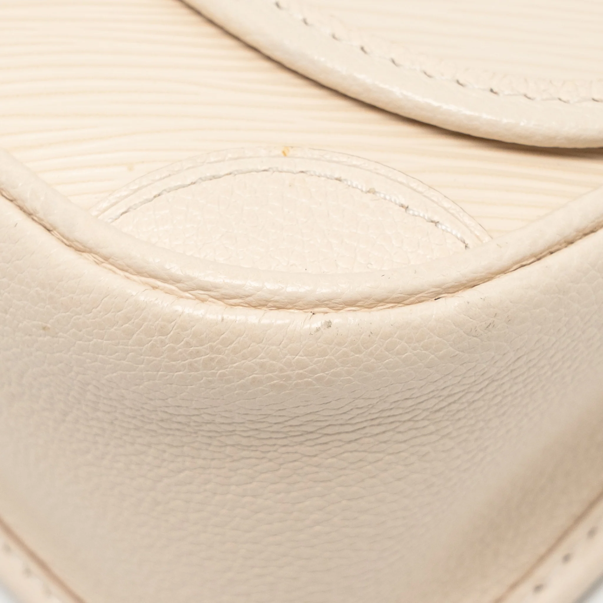 Louis Vuitton Buci Bag Epi Leather Quartz White SHW - Image 9