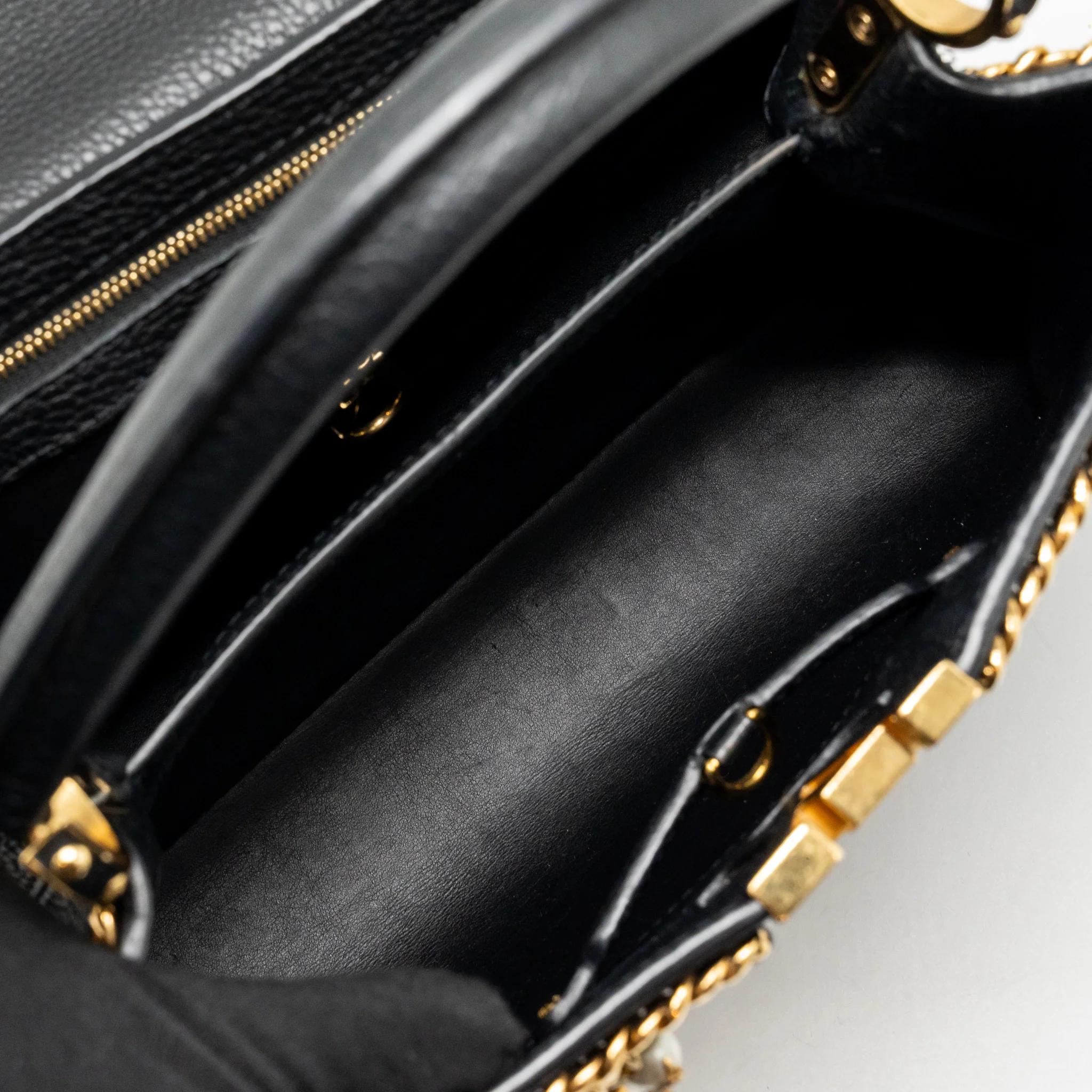 Louis Vuitton Capucines MM Calfskin black GHW - Image 14