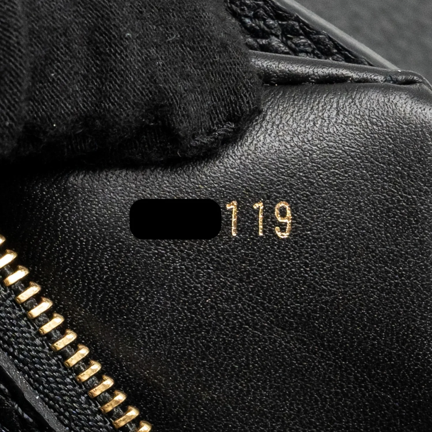 Louis Vuitton Capucines MM Calfskin black GHW - Image 16