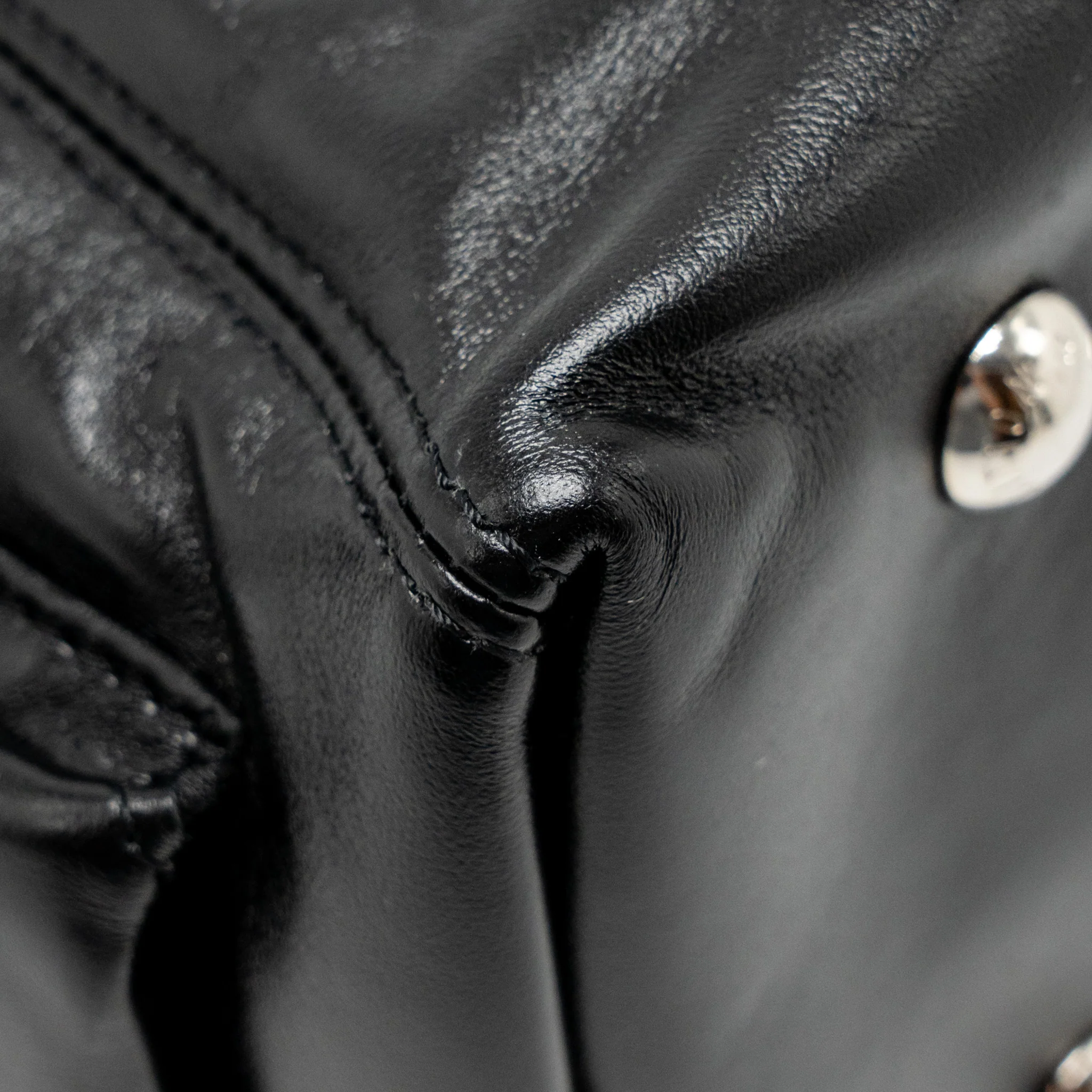 Louis Vuitton Carryall Cargo Vibe PM Lambskin Black SHW - Image 11