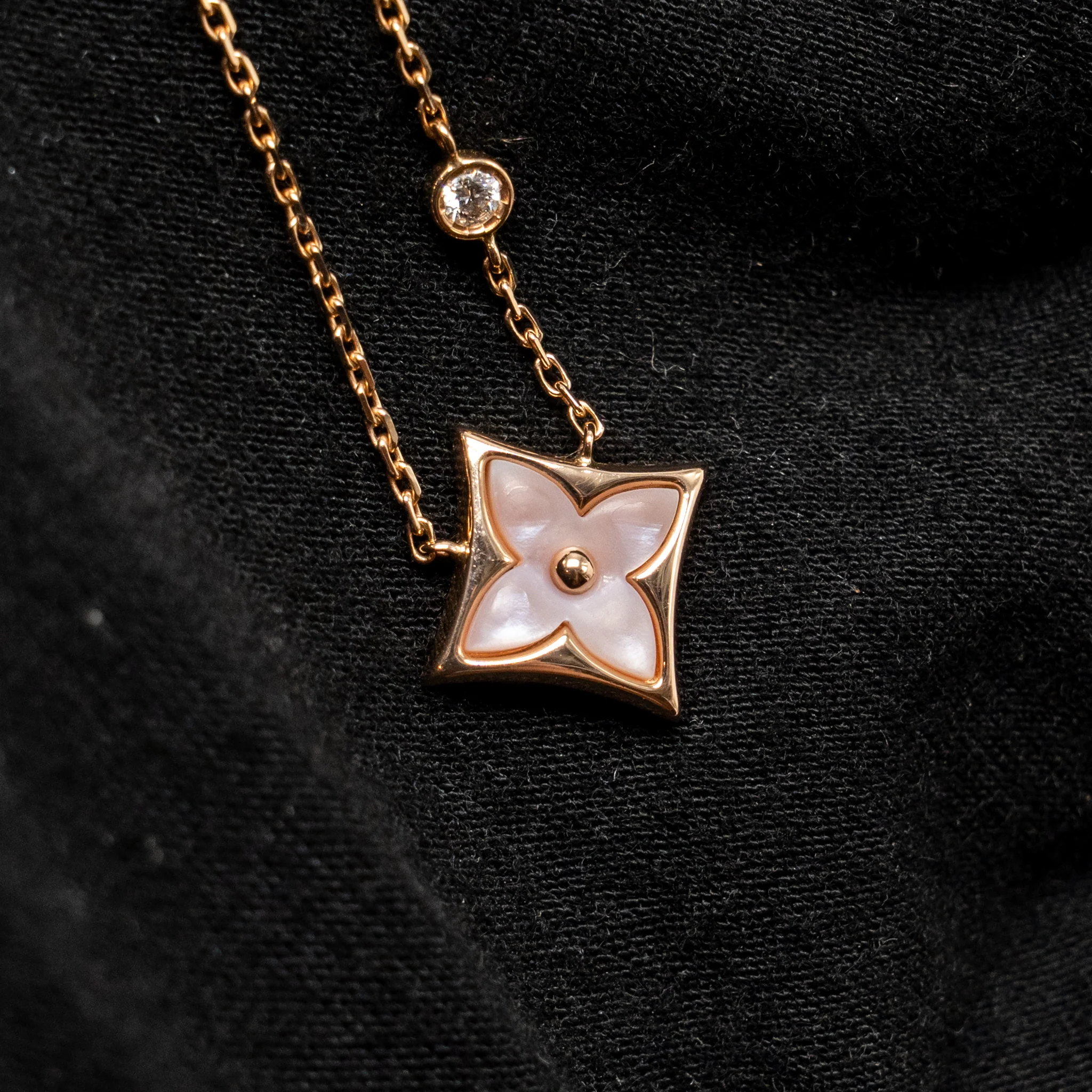 Louis Vuitton Color Blossom BB Star Pendant, Rose Gold, Pink Mother Of Pearl / Diamond - Image 4