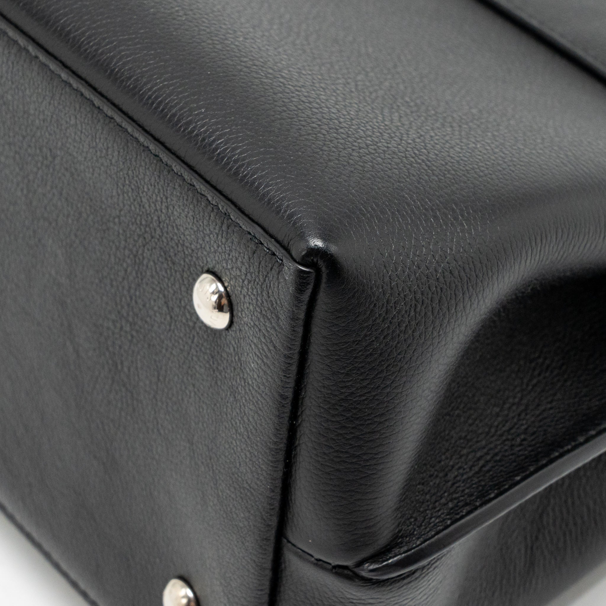 Louis Vuitton Lockme Ever MM Grained Calfskin Black SHW - Image 10