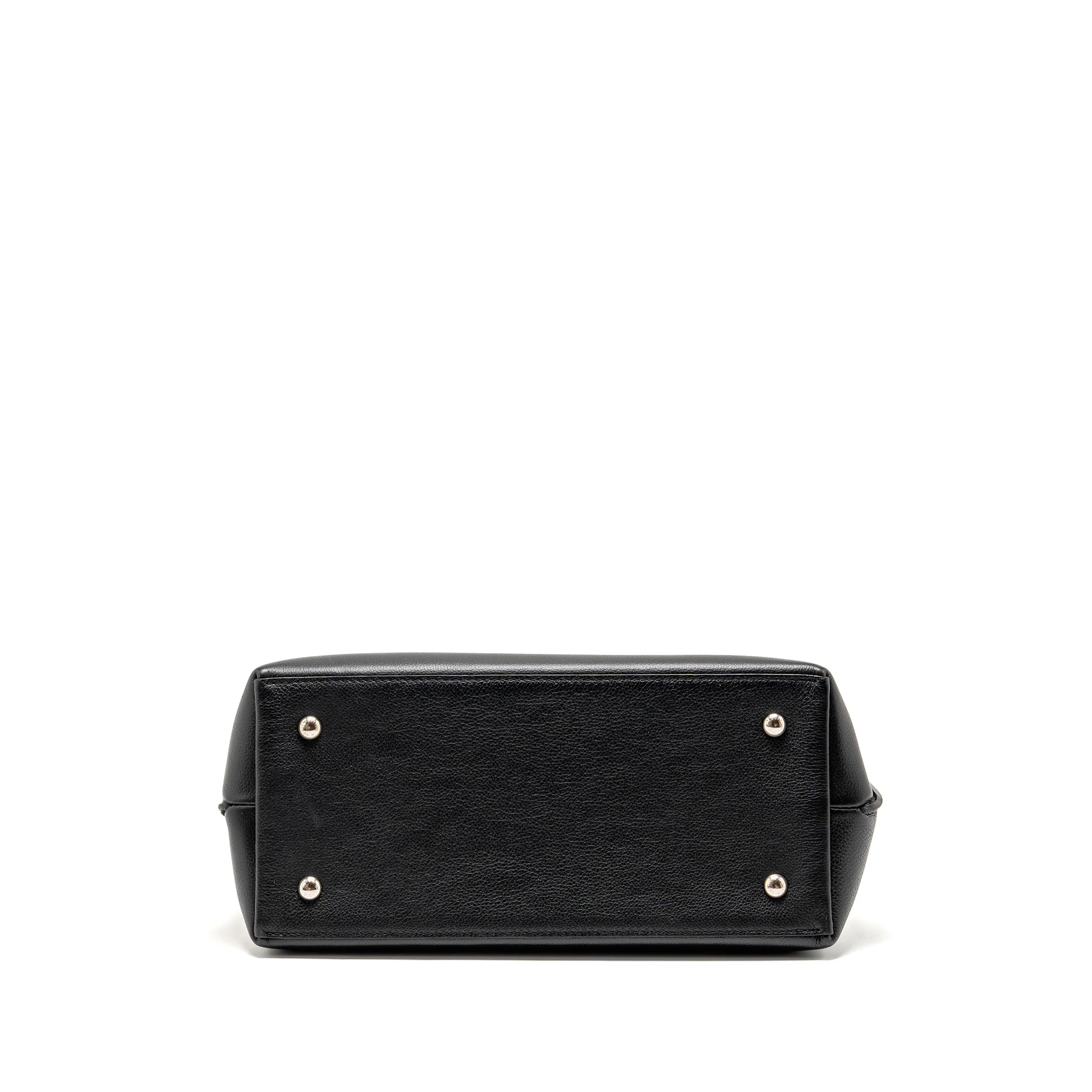 Louis Vuitton Lockme Ever MM Grained Calfskin Black SHW - Image 6