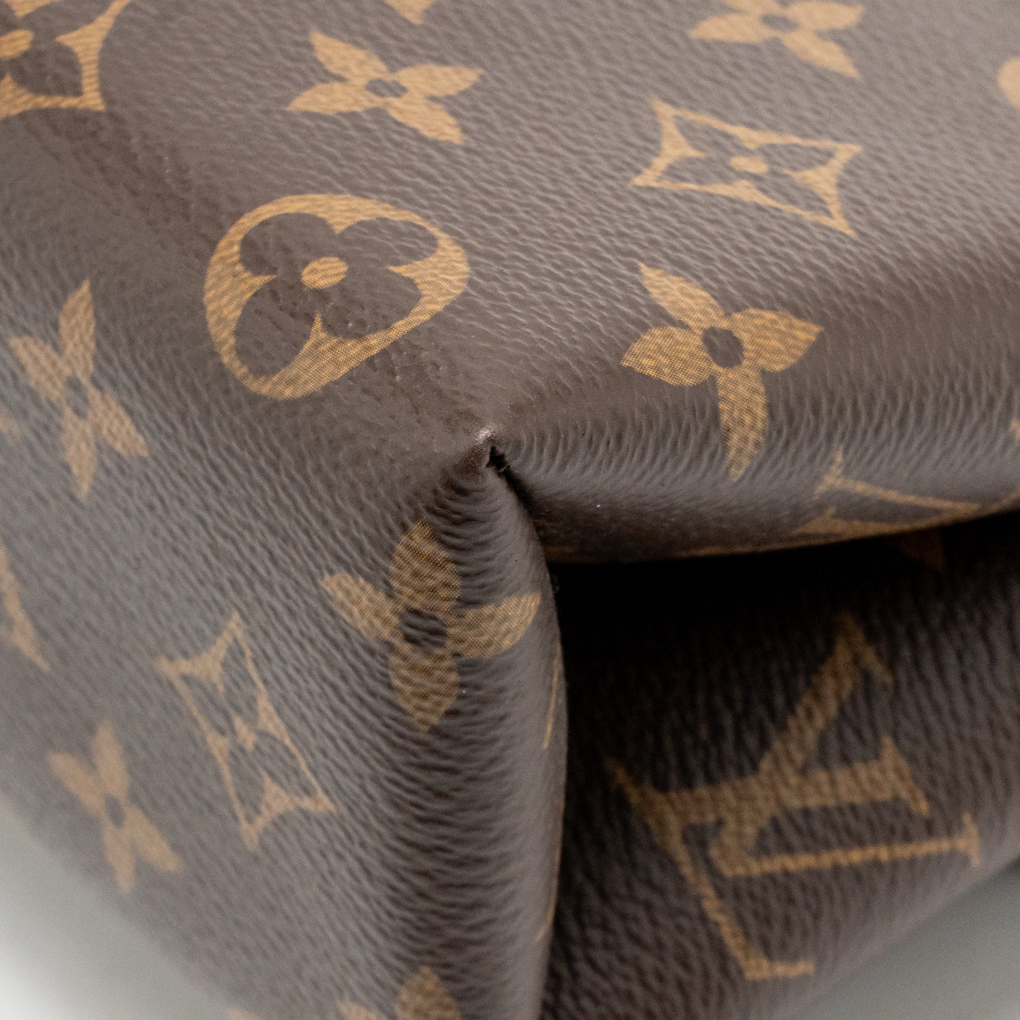 Louis Vuitton locky bb monogram canvas/leather GHW - Image 10