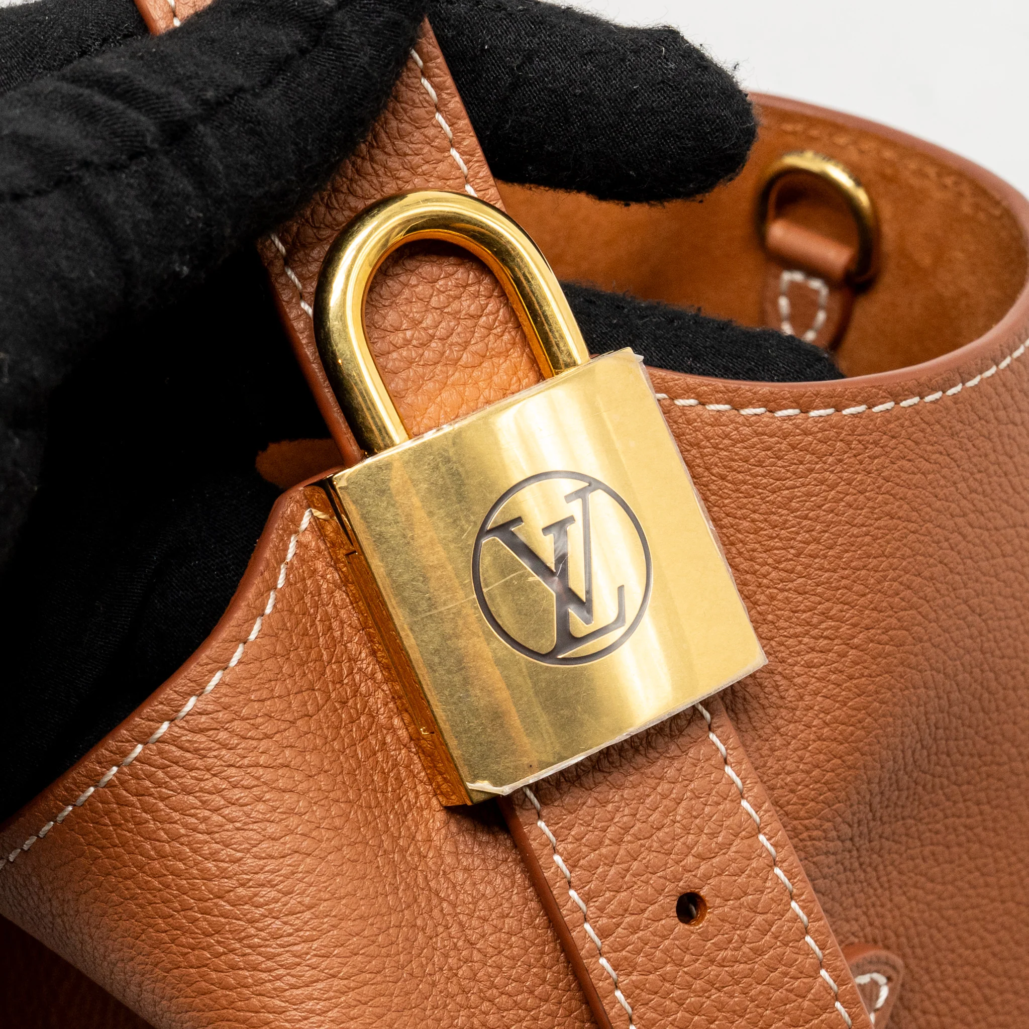 Louis Vuitton Low Key Hobo PM Smooth Calfskin Cognac GHW - Image 11