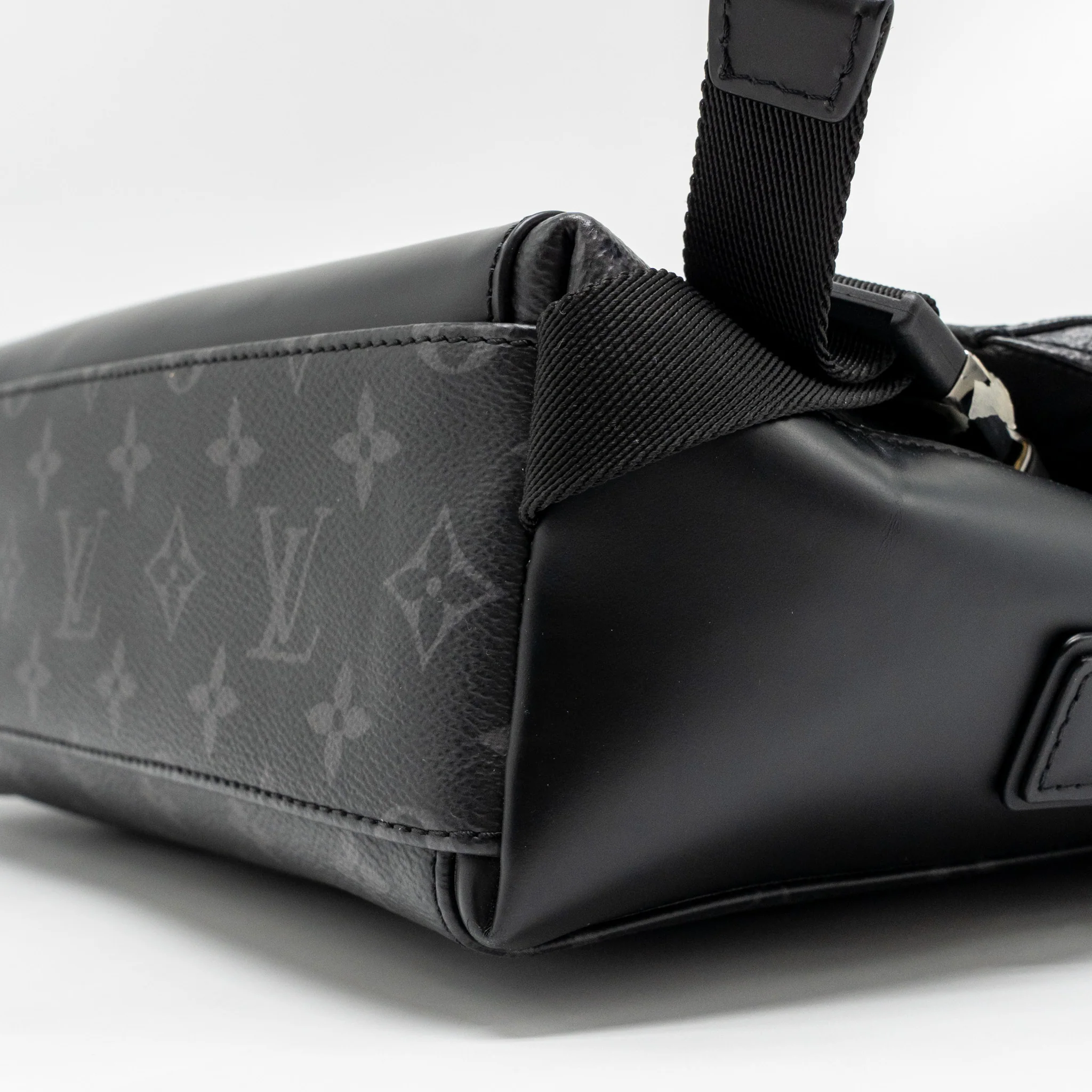Louis Vuitton Messenger Voyager PM Monogram Canvas Black SHW - Image 6
