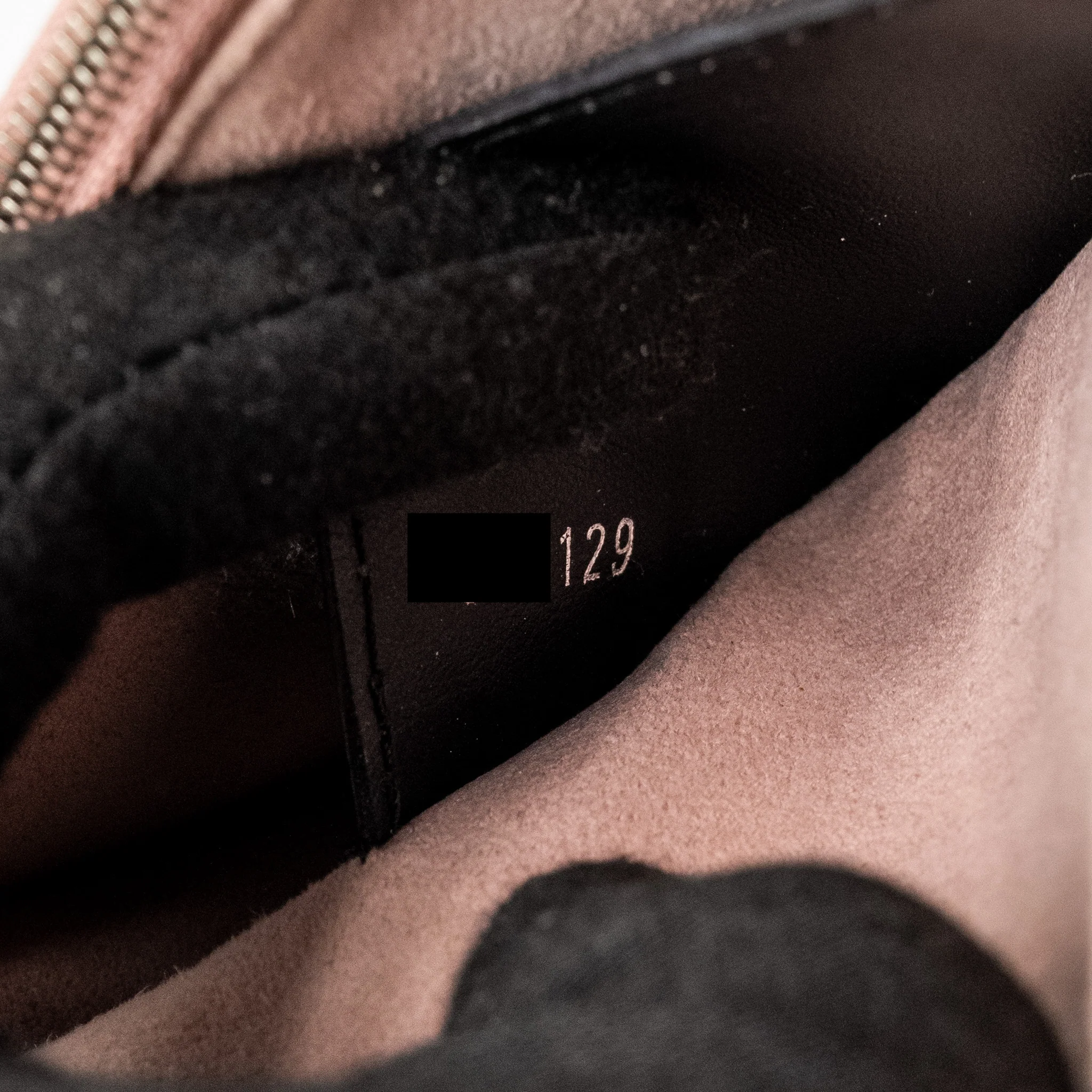 Louis Vuitton My Lock Me Chain Pochette Calfskin Pink/Creamy White SHW - Image 17