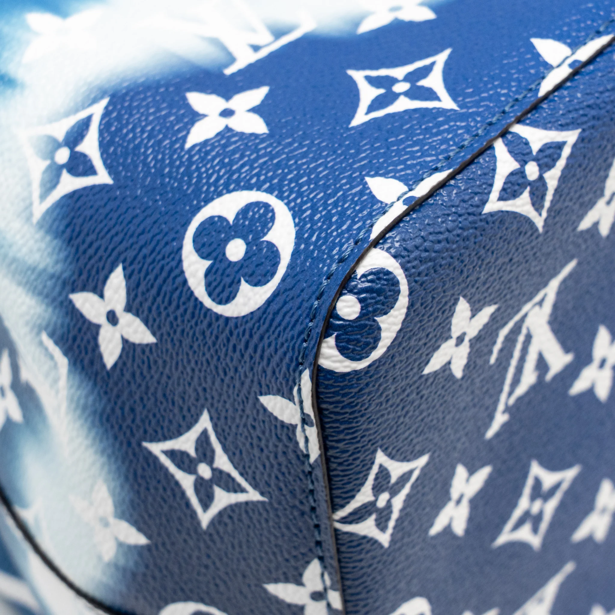 Louis Vuitton NeoNoe LV Escale MM Pastel Giant Monogram Canvas Blue/White SHW - Image 10