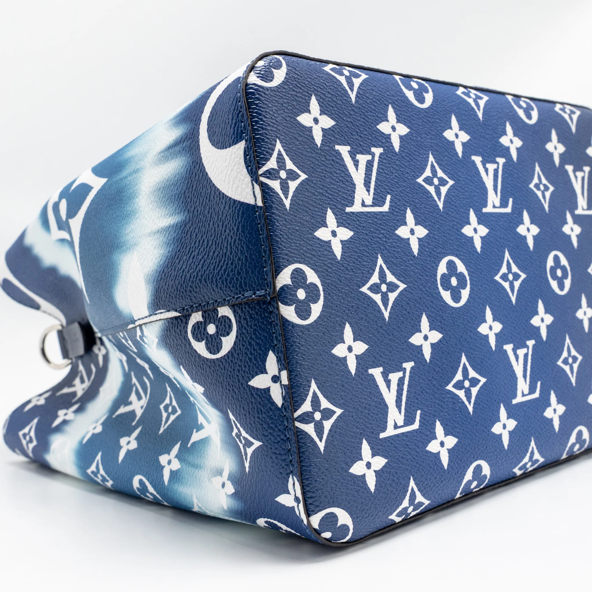 Louis Vuitton NeoNoe LV Escale MM Pastel Giant Monogram Canvas Blue/White SHW - Image 6