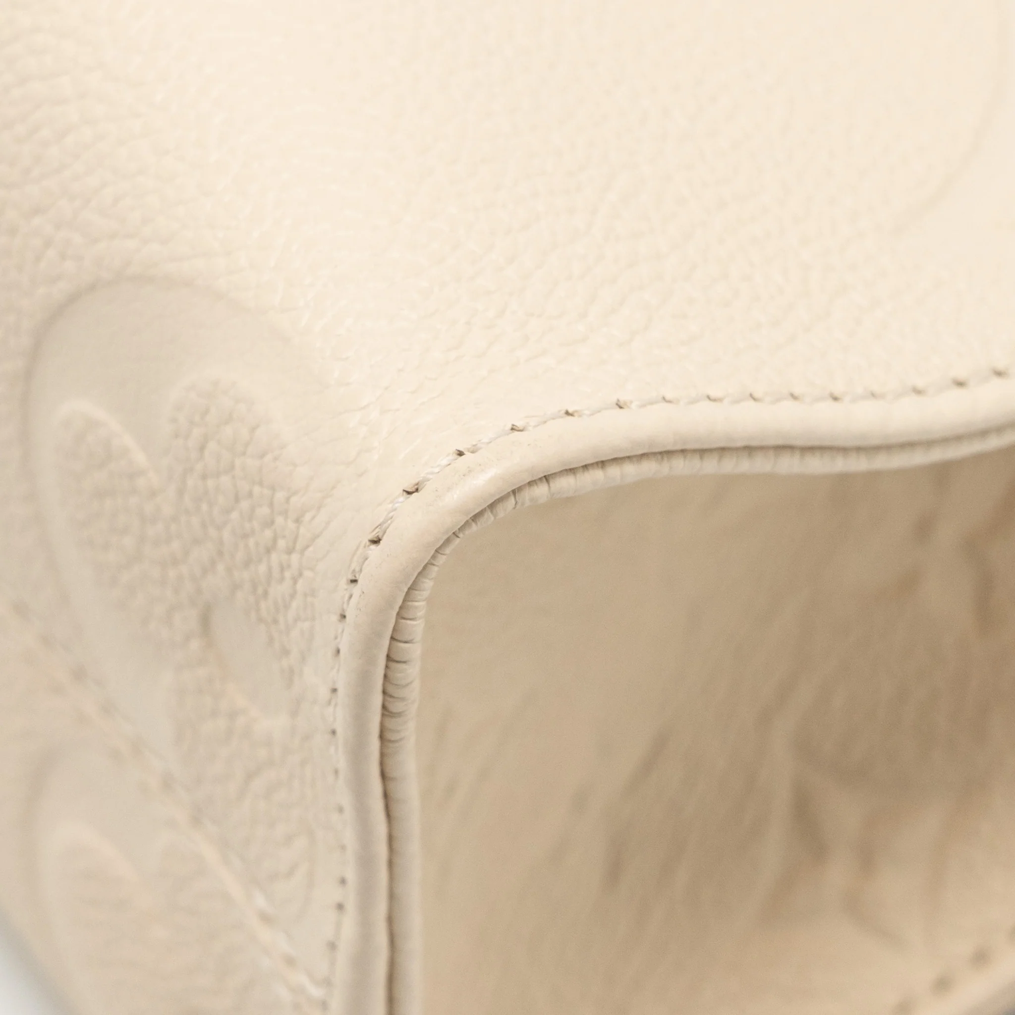 Louis Vuitton Onthego pm Monogram Empreinte Leather Creme GHW - Image 9