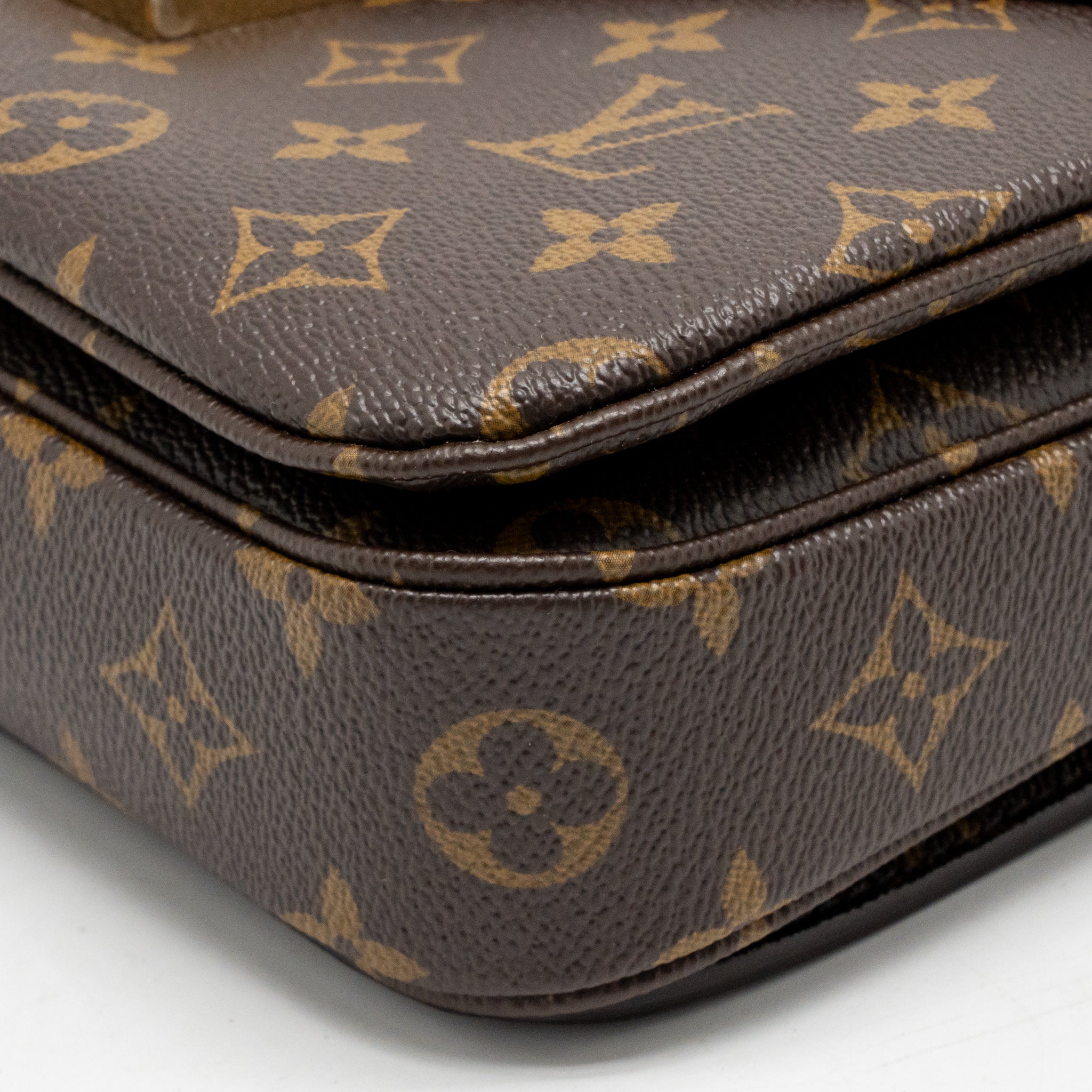 Louis Vuitton Pochette Metis Monogram Canvas GHW - Image 8