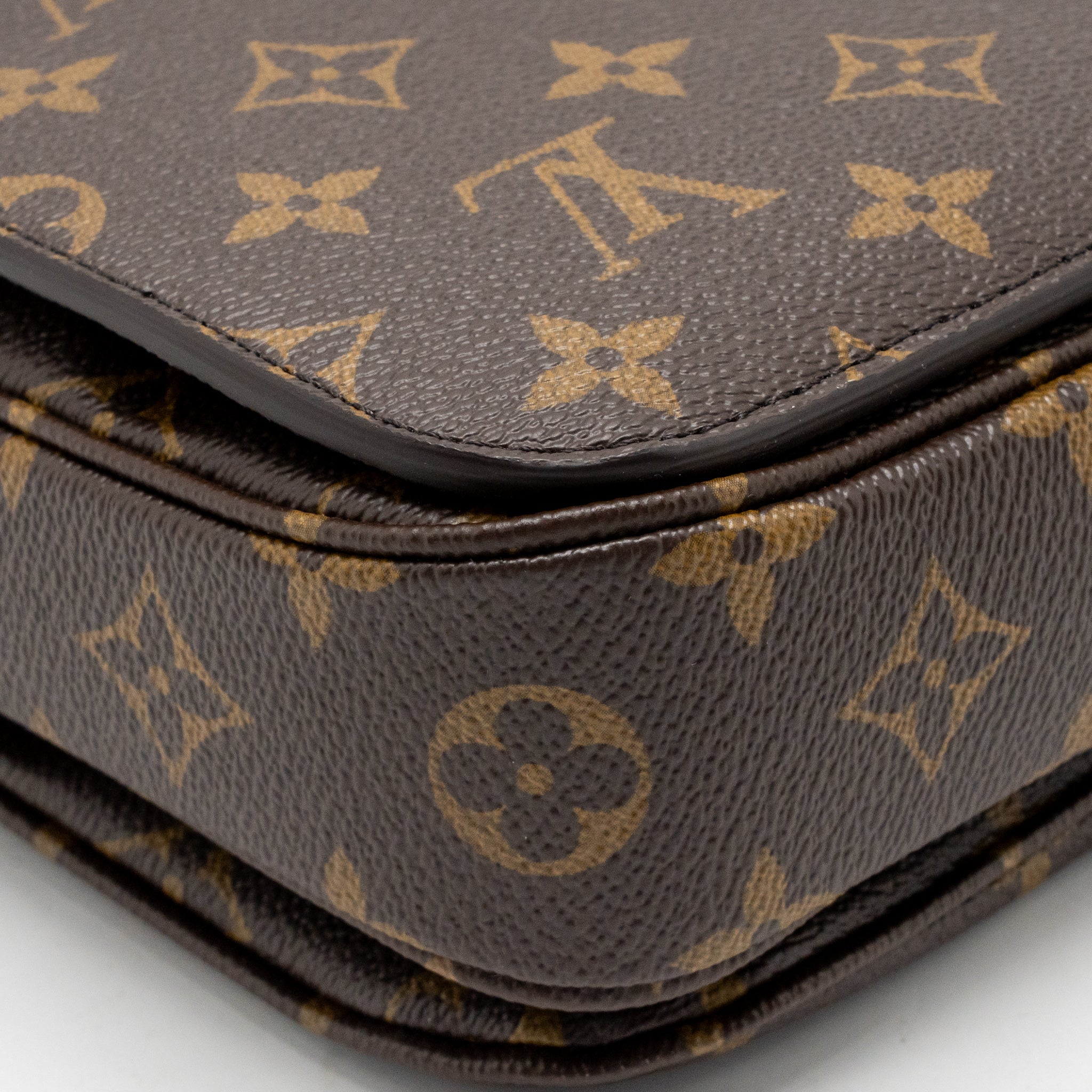 Louis Vuitton Pochette Metis Monogram Canvas GHW - Image 9