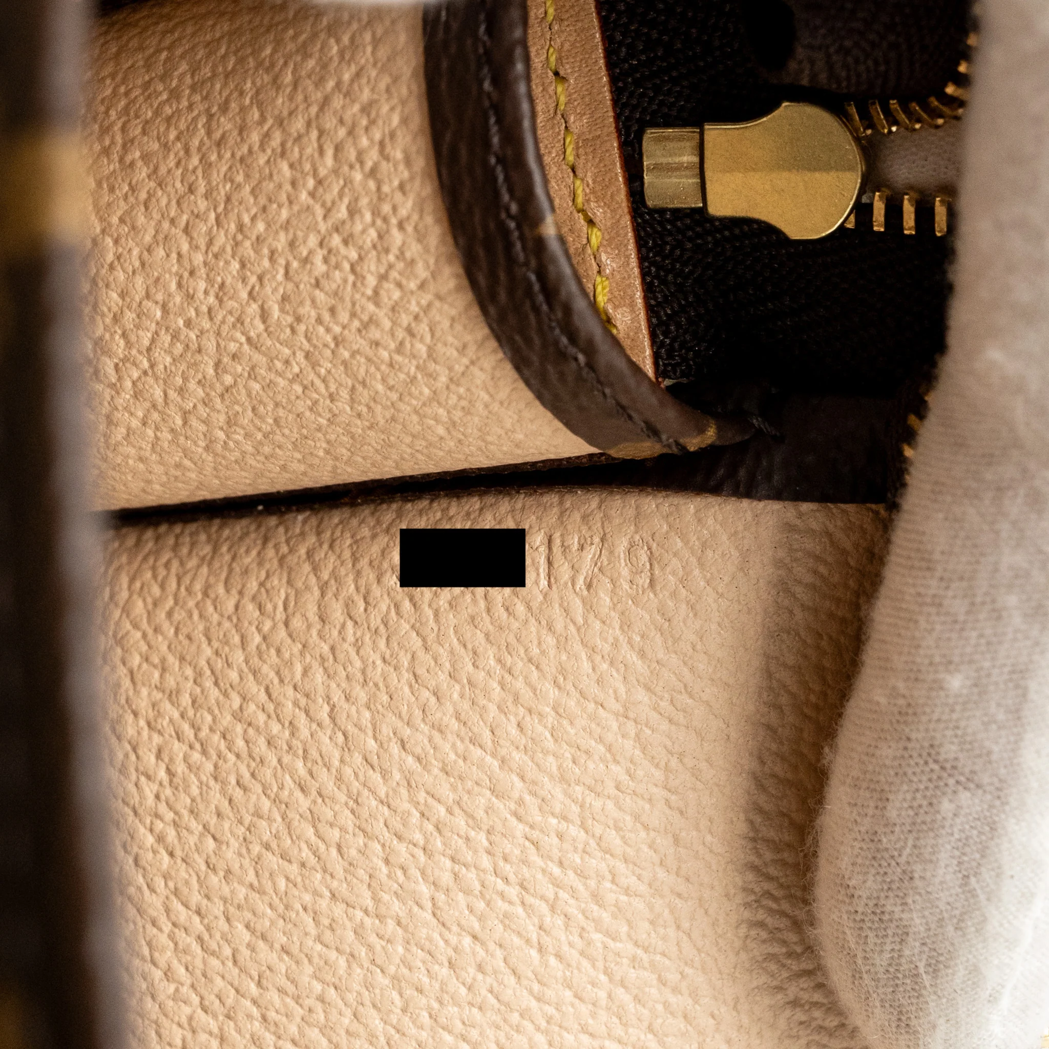 Louis Vuitton Toiletry Pochette 26 Monogram Canvas GHW - Image 14