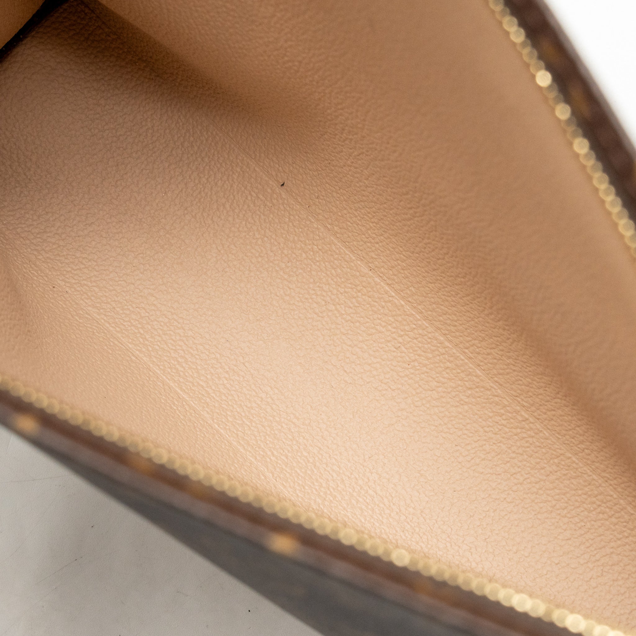 LOUIS VUITTON Toiletry Pochette 26 Monogram Canvas GHW - Image 12
