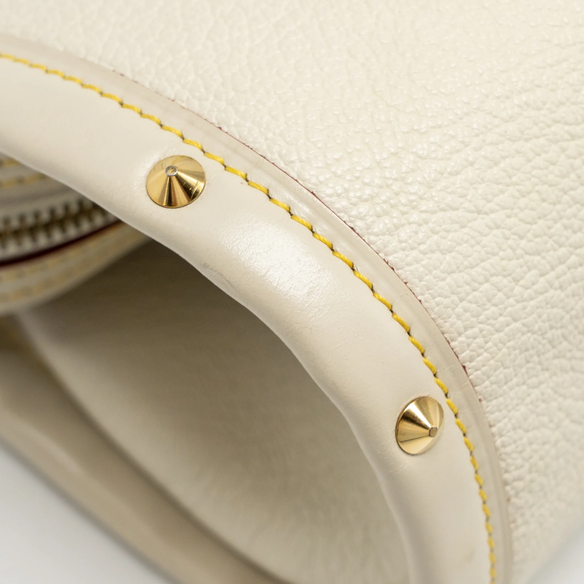 Louis Vuitton Vintage Suhali L’Epanoui PM Leather White GHW - Image 10