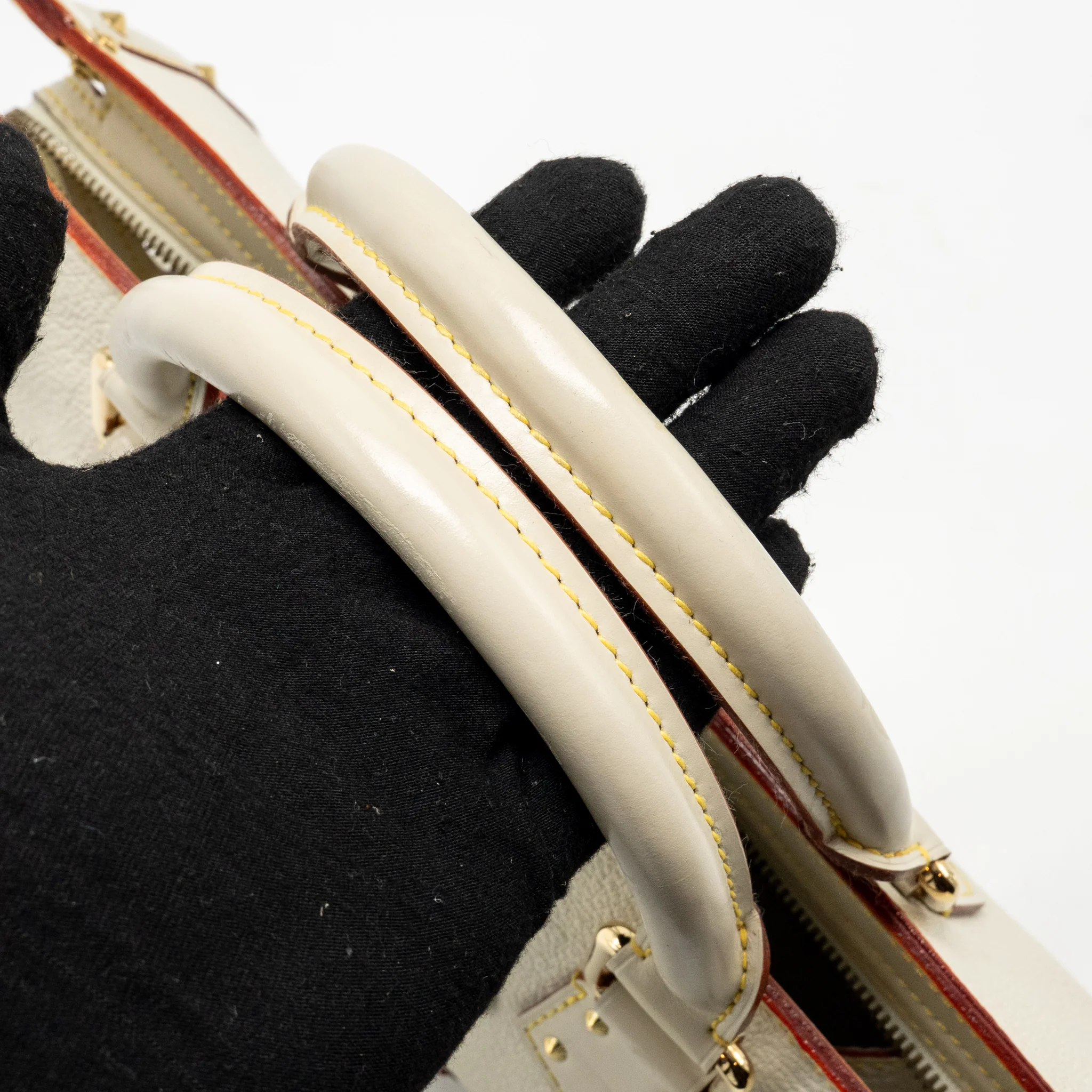 Louis Vuitton Vintage Suhali L’Epanoui PM Leather White GHW - Image 14