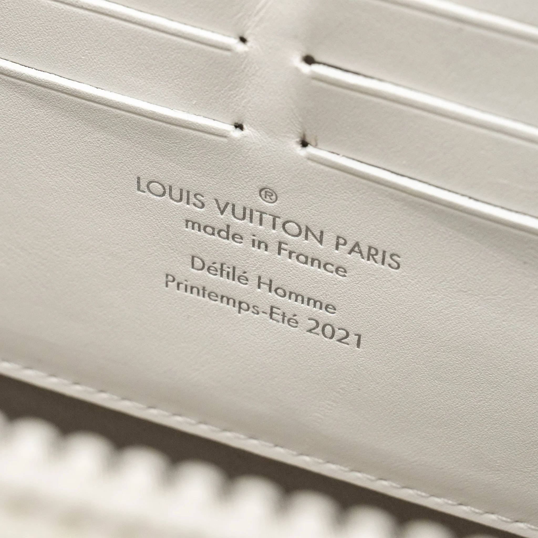 Louis Vuitton LV friends soft trunk Taurillon leather white/multicolour white hardware - Image 12