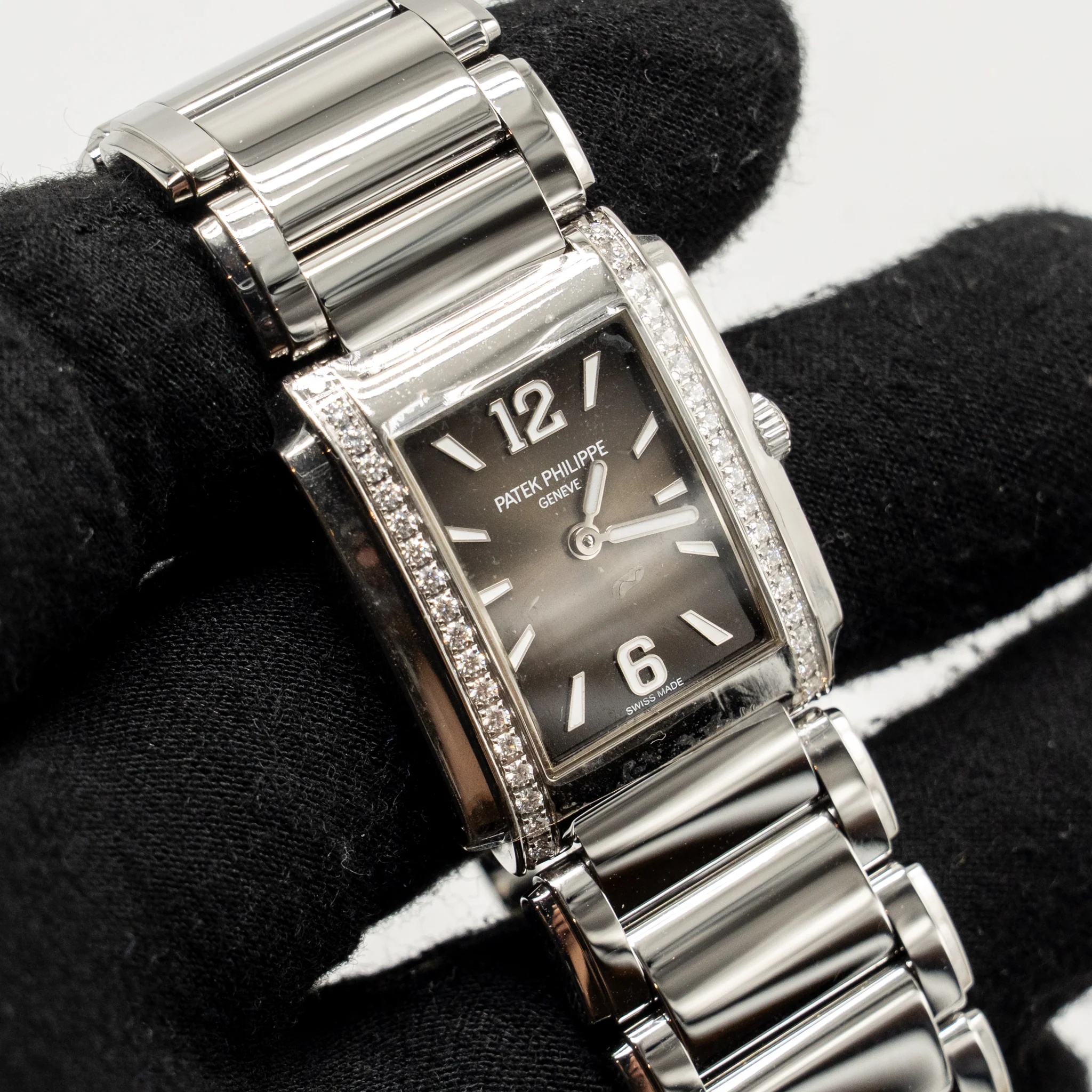 Patek Philippe twenty~4 Ref: 4910/1200A-010 - Image 5