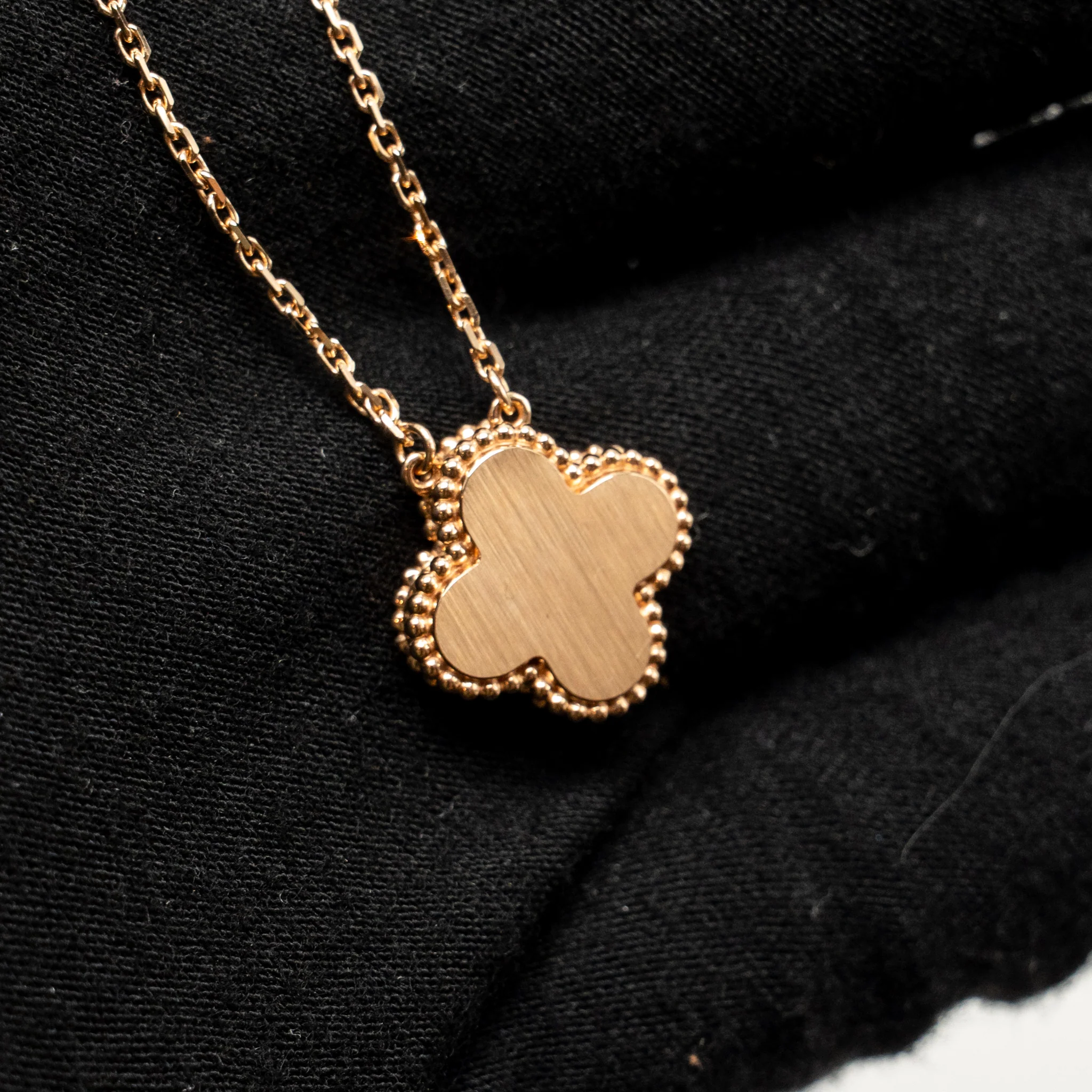Van Cleef & Arpels 2025 Holiday Vintage Alhambra Pendant, Rose Gold, PINK Mother-of-Pearl, Diamond - Image 5