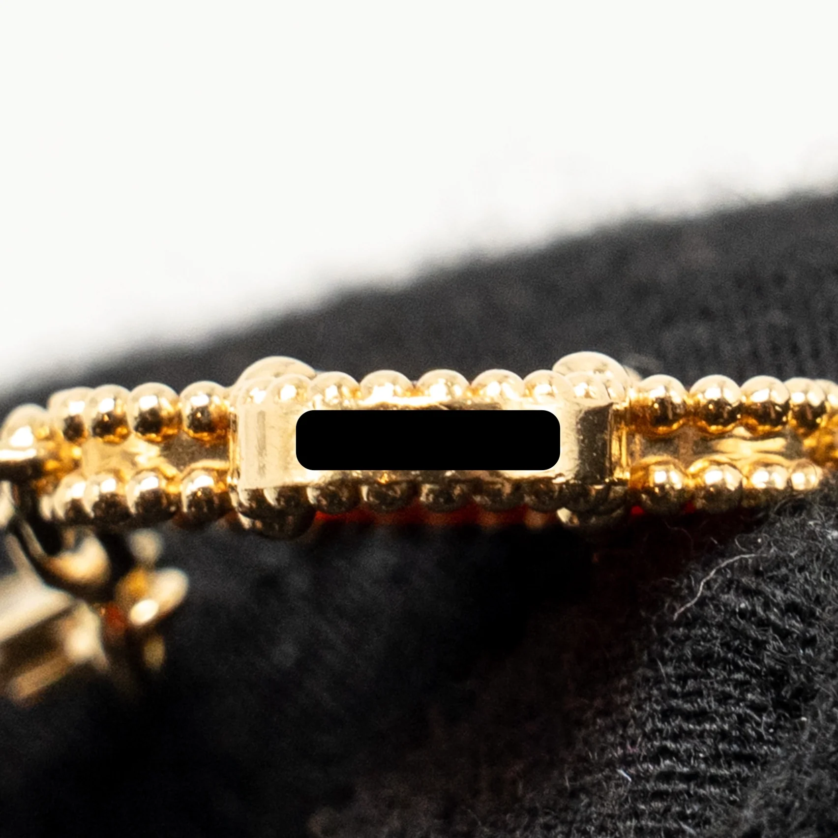 Van Cleef & Arpels Vintage Alhambra 5 Motif Bracelet, Yellow Gold, Carnelian - Image 4