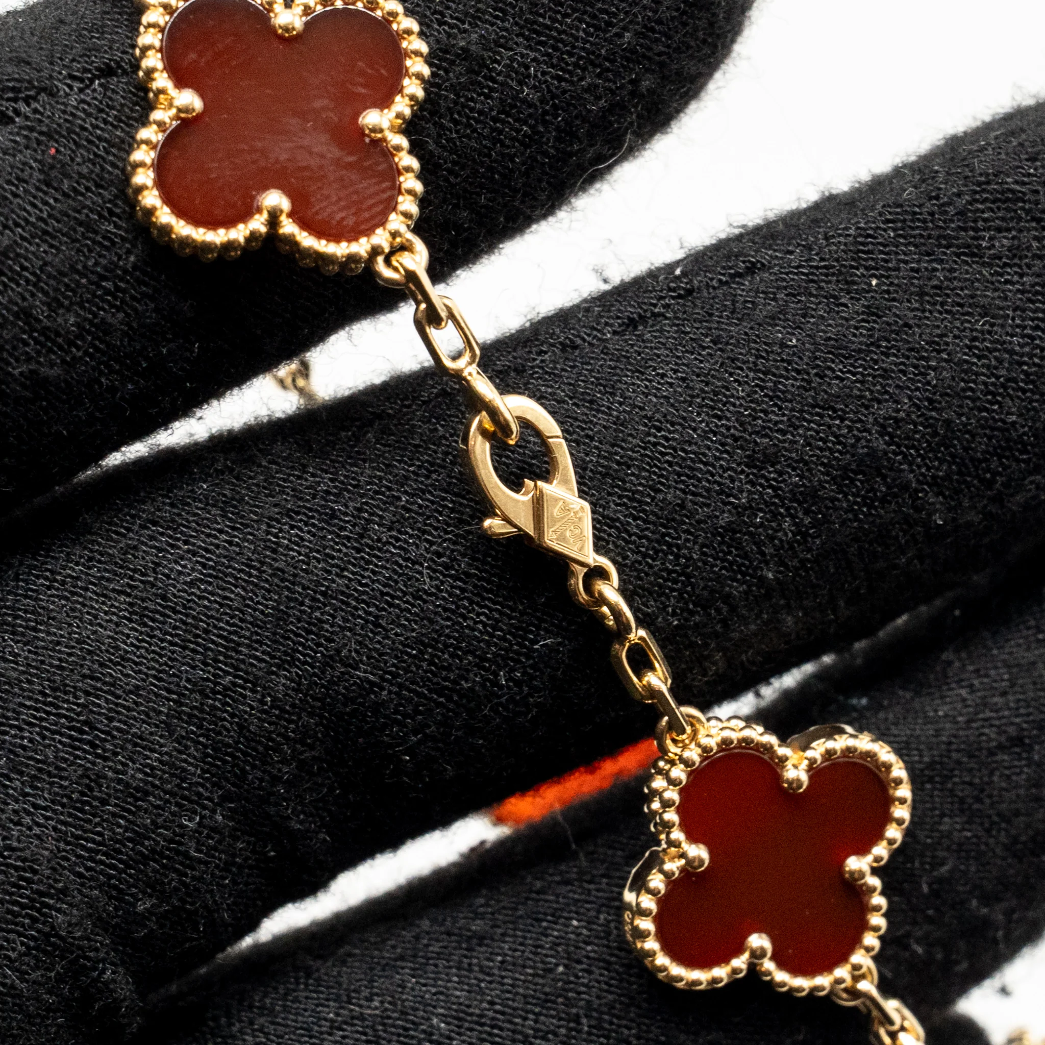 Van Cleef & Arpels Vintage Alhambra Bracelet 5 Motifs Carnelian Yellow Gold - Image 3