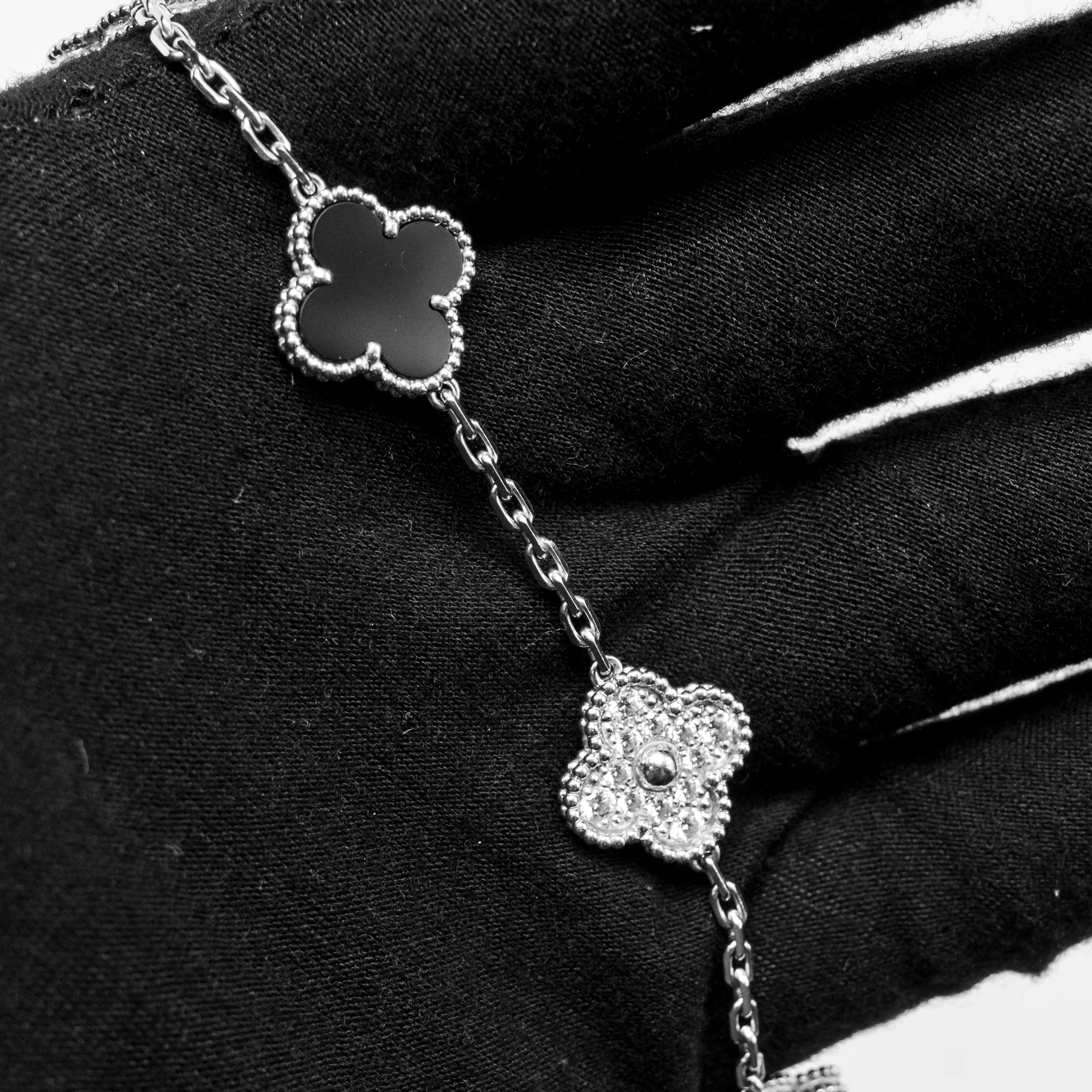 Van Cleef & Arpels Vintage Alhambra Bracelet, 5 Motifs, White Gold, Diamonds, Onyx - Image 2