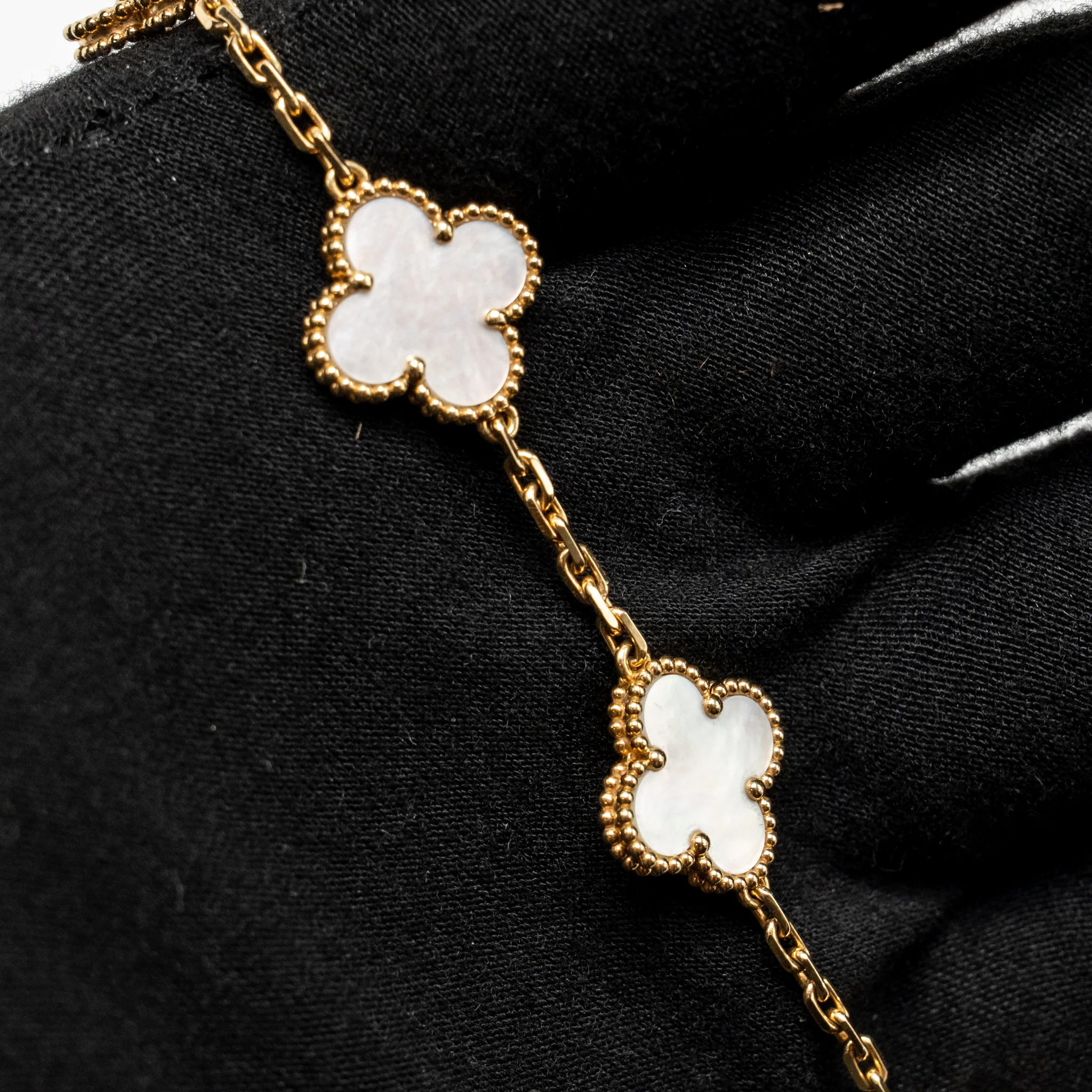 Van Cleef & Arpels Vintage Alhambra Bracelet, 5 Motifs, Yellow Gold, Mother-of-Pearl - Image 3