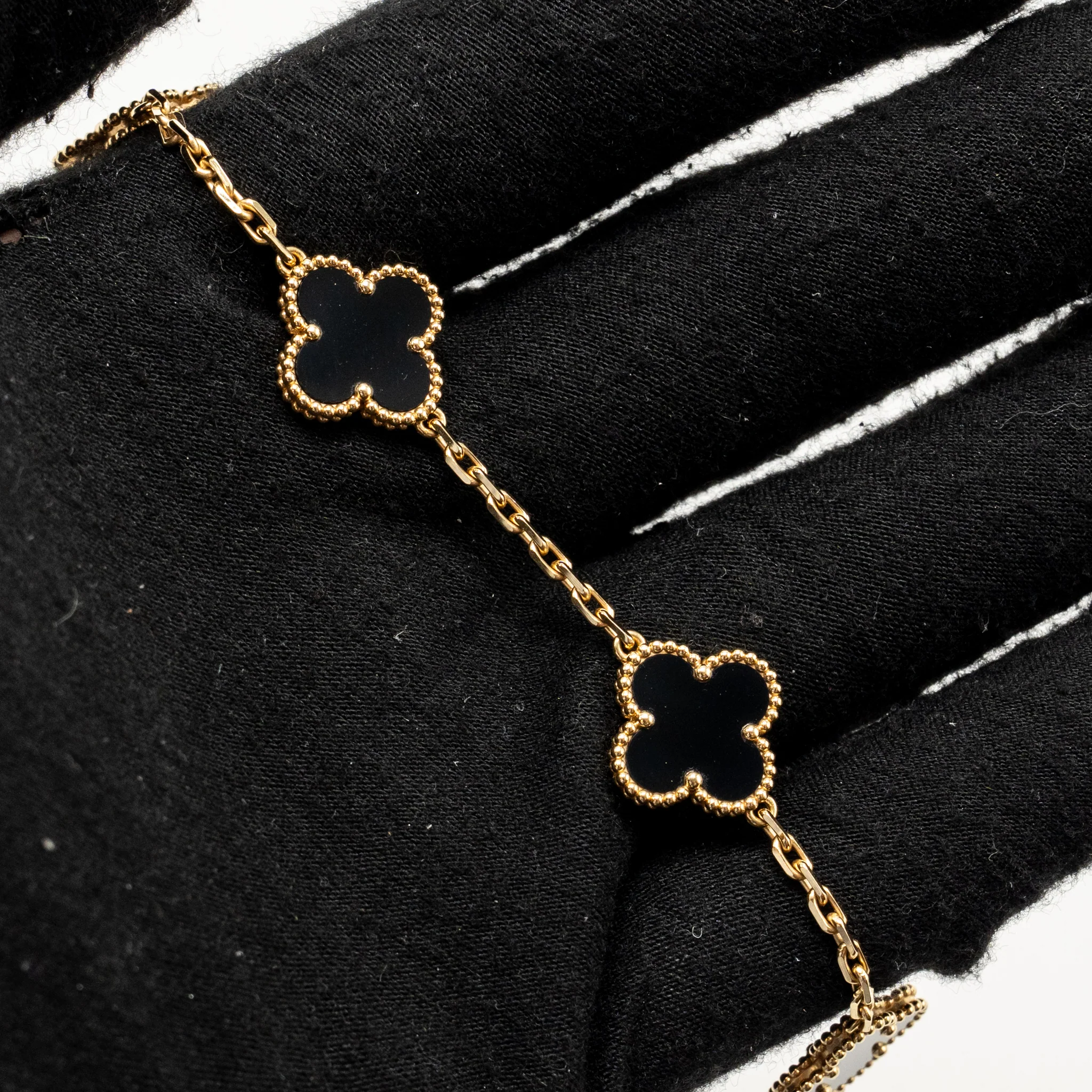 Van Cleef & Arpels Vintage Alhambra Bracelet, 5 Motifs Yellow Gold / Onyx - Image 3