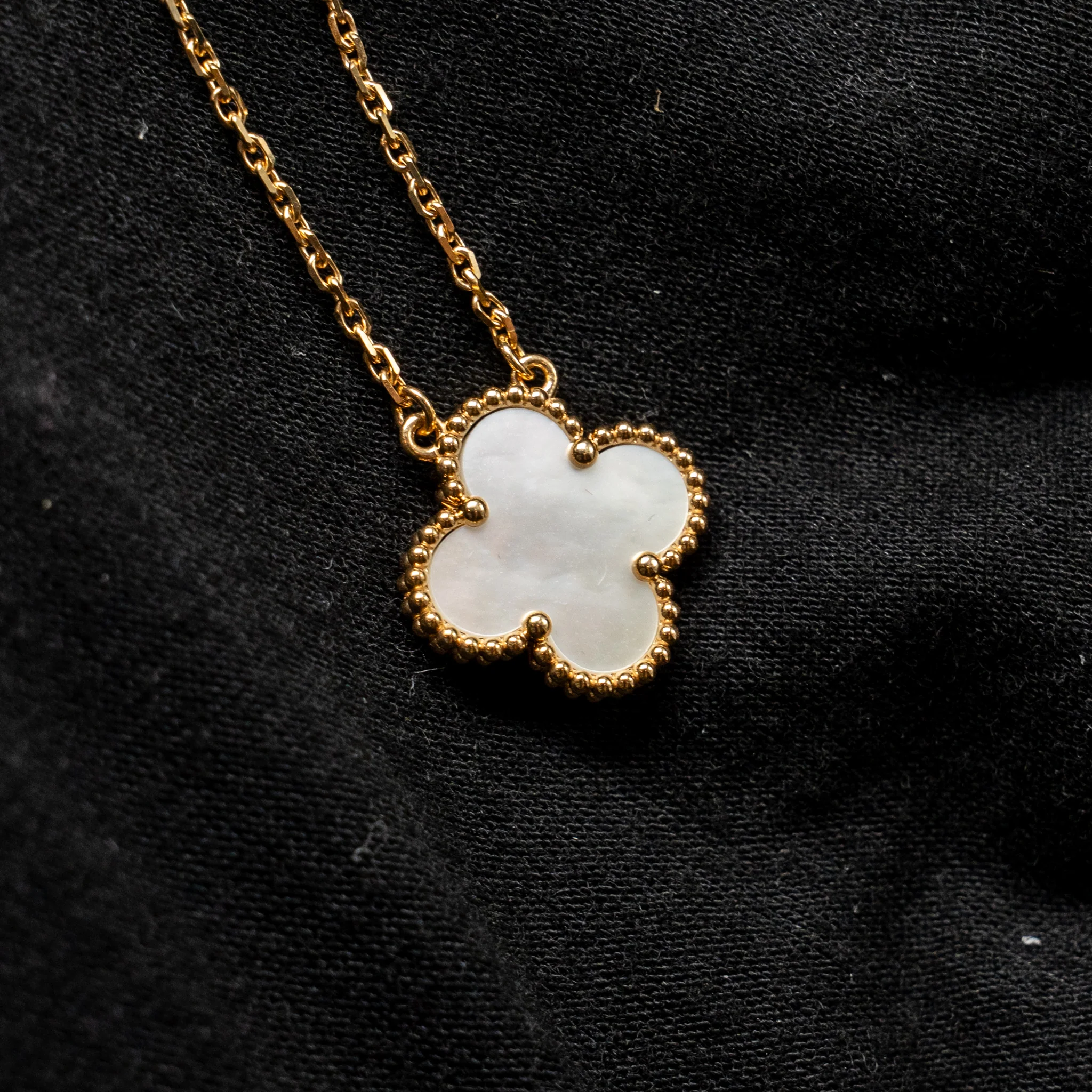 Van Cleef & arpels vintage alhambra pendant white mother of pearl yellow gold - Image 4
