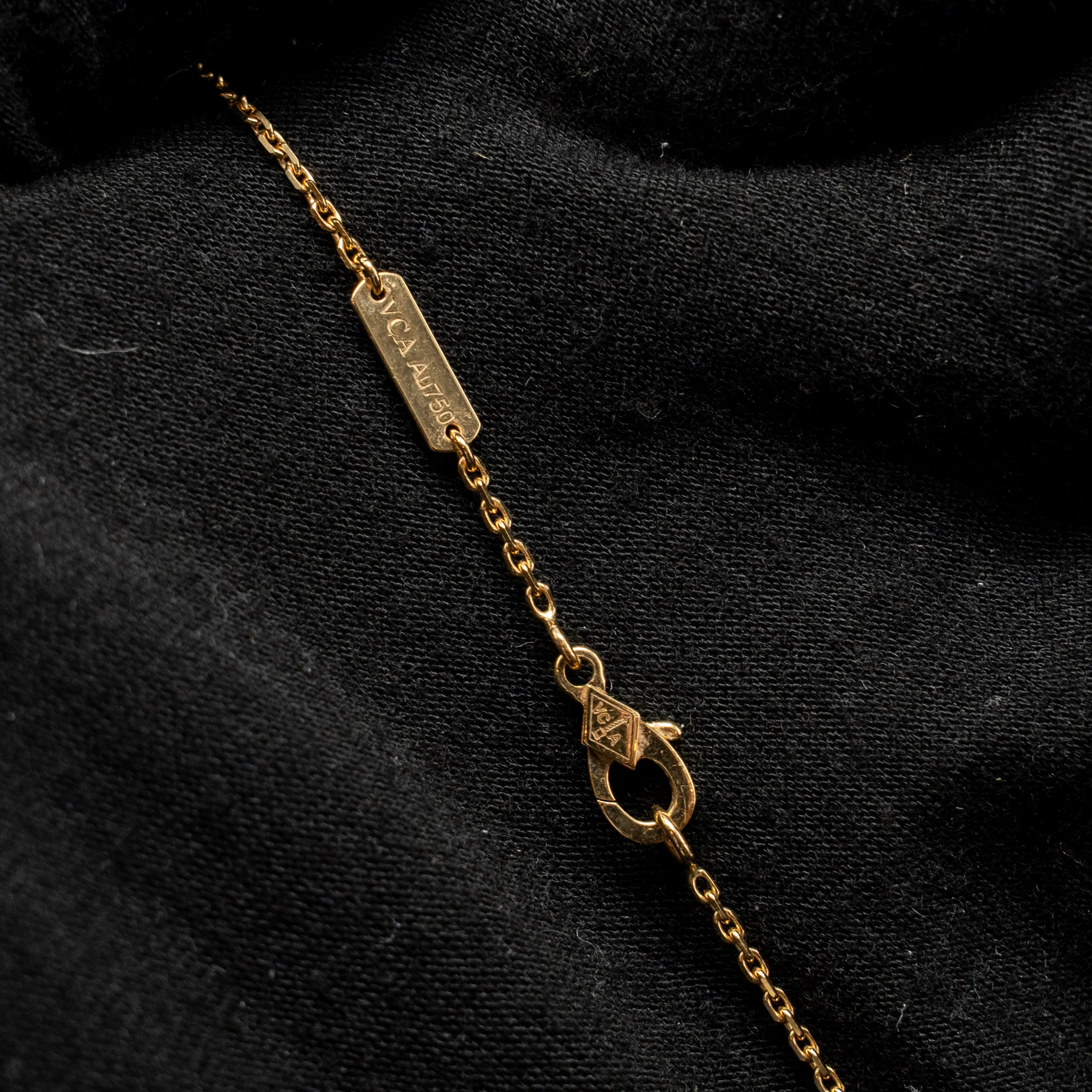 Van Cleef & Arpels Vintage Alhambra Pendant, Yellow Gold, White Mother-of-Pearl - Image 5